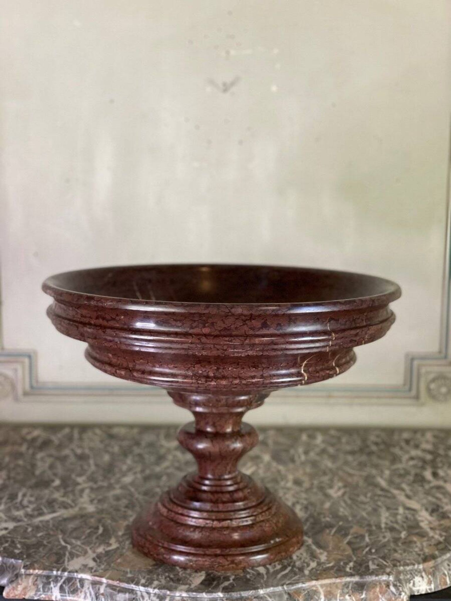 Vasque en marbre rouge griotte vers 1800
