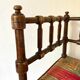 Chaise d'angle en bois tourné et paille pour enfant