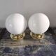 Paire d’appliques globes en opaline blanche