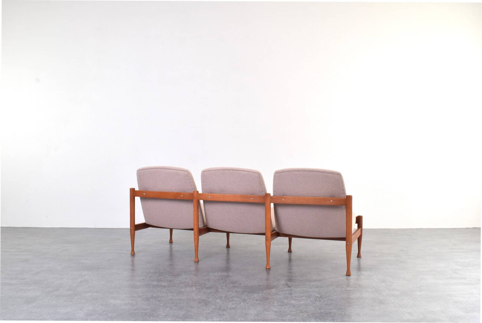 Canapé Mid-Century par Marian Grabiński, années 1960.