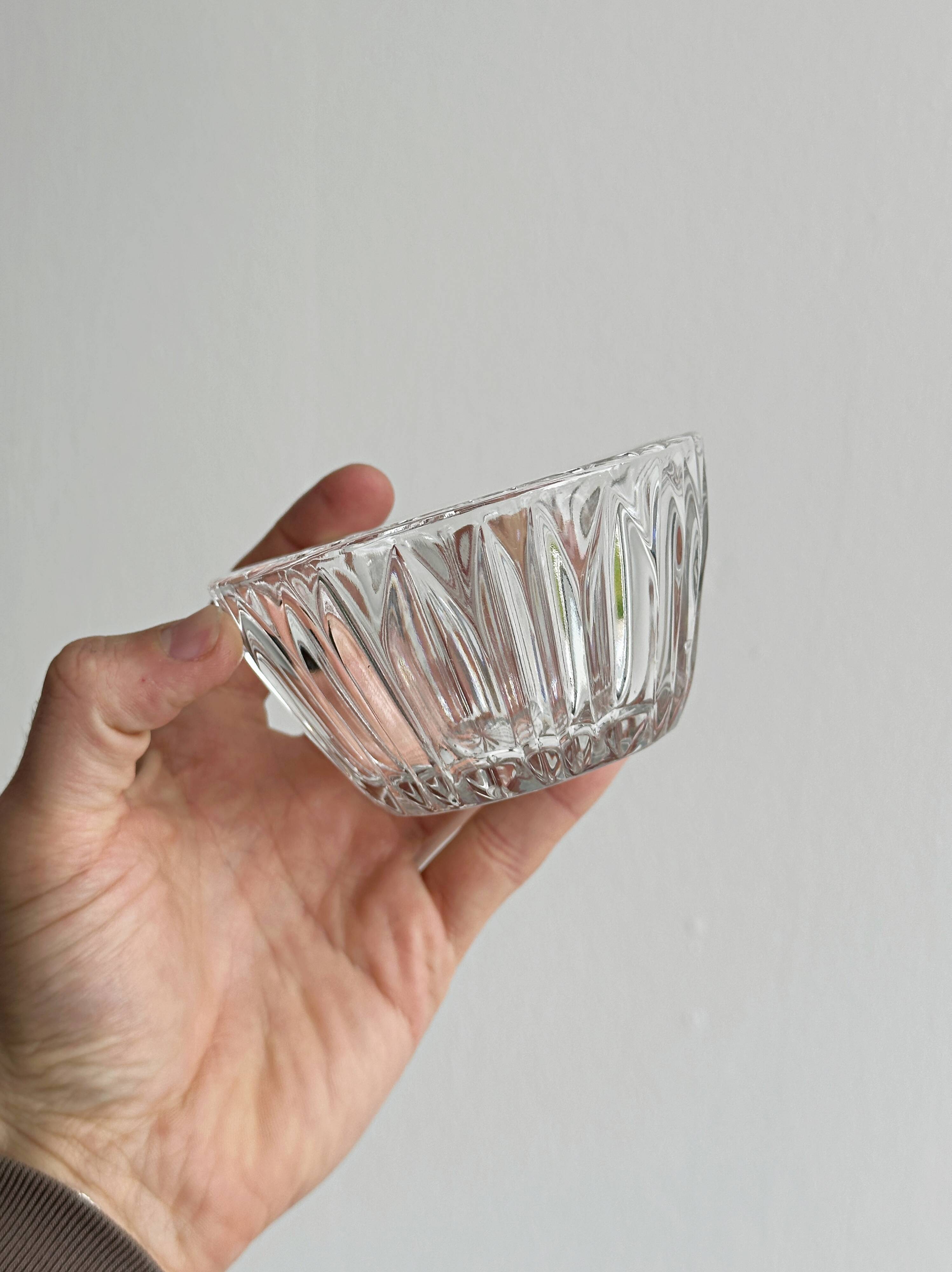 Beurrier en verre taillé et métal