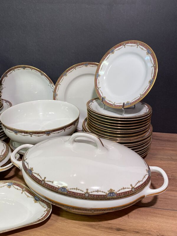 Service de table en porcelaine de Limoges de style Louis XVI