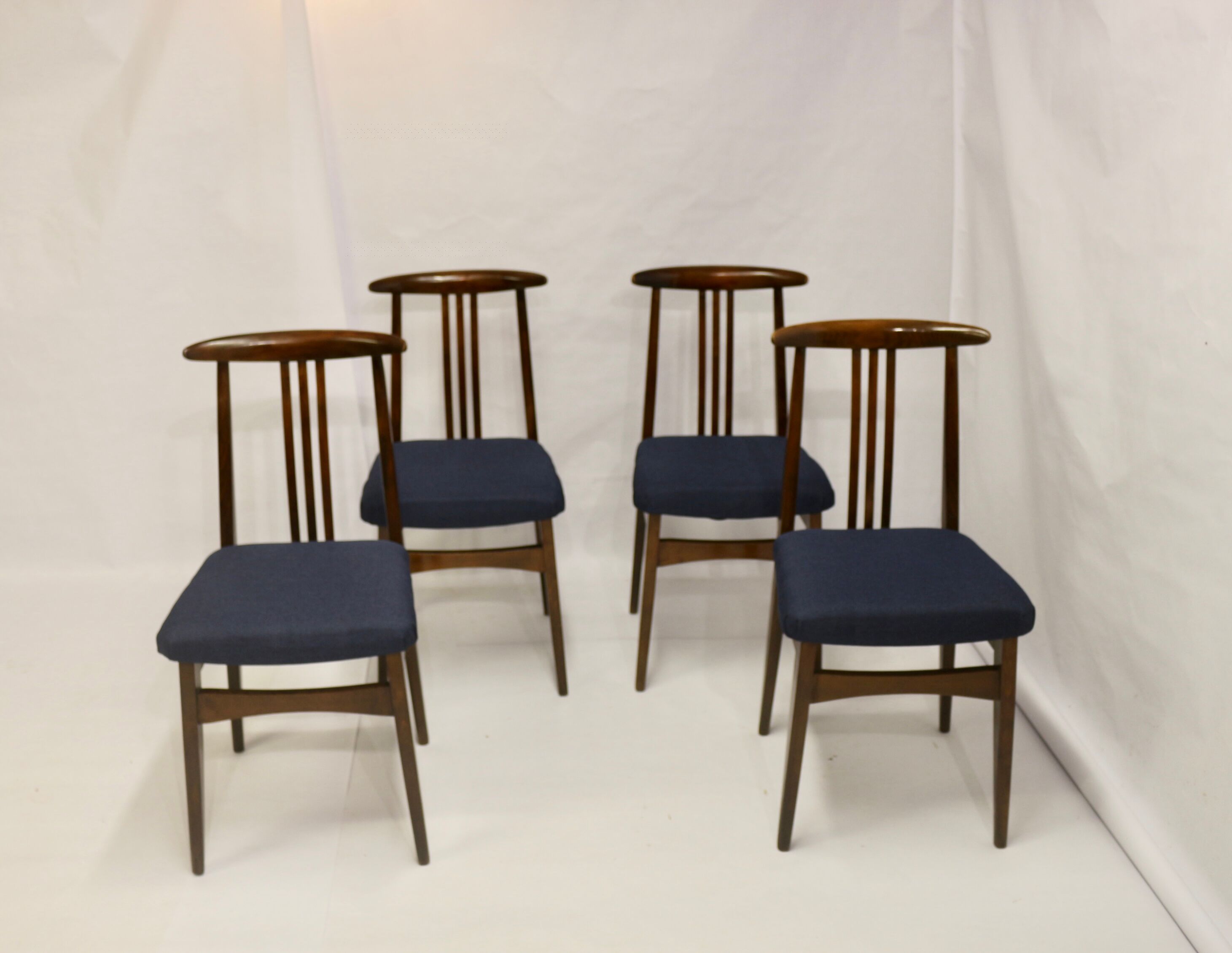 Set of 4 chairs from the 60s/70s, M. Zieliński type 200/100B. Ref Macha