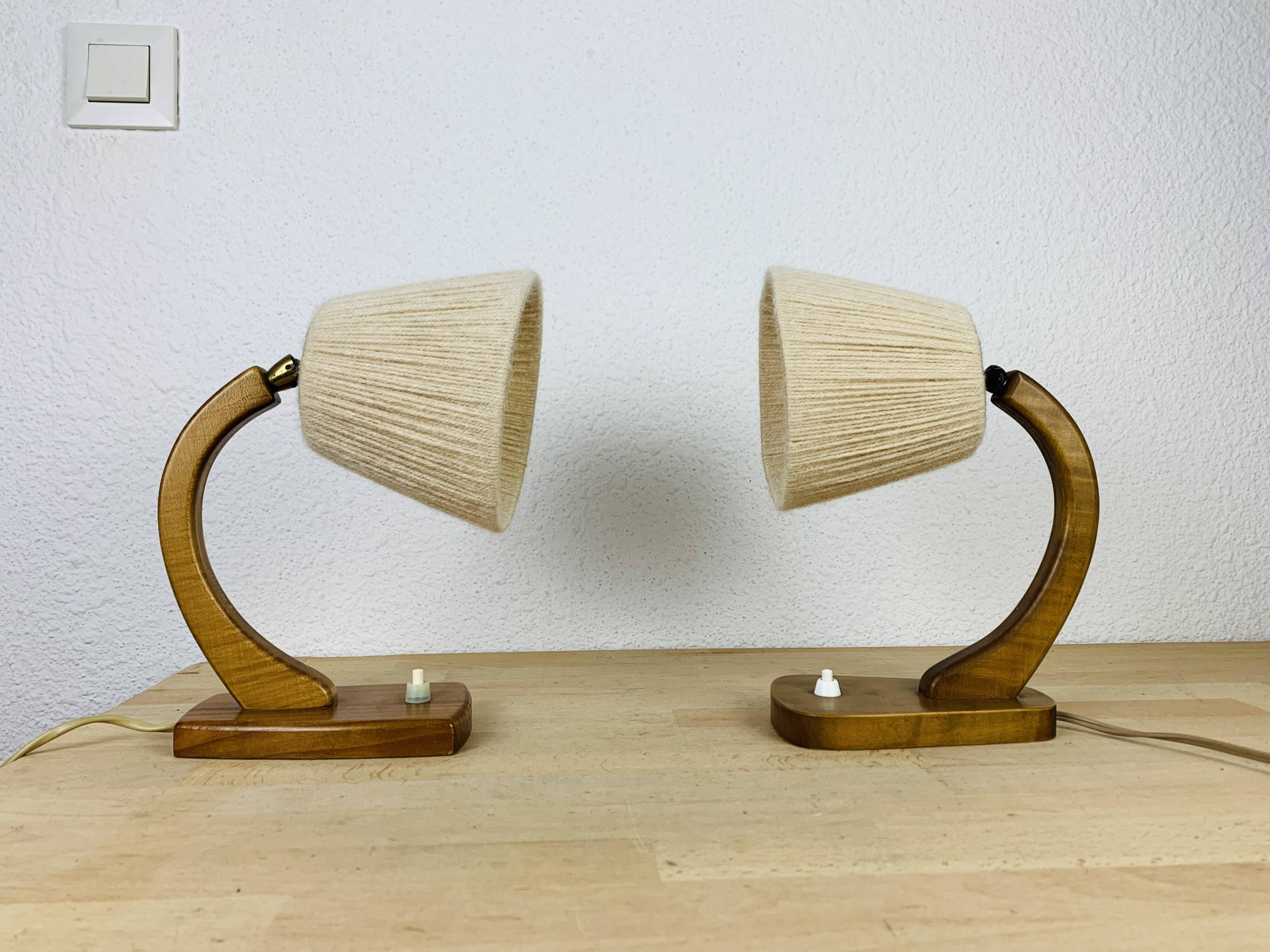 Paire de lampes art déco bois courbé et laine