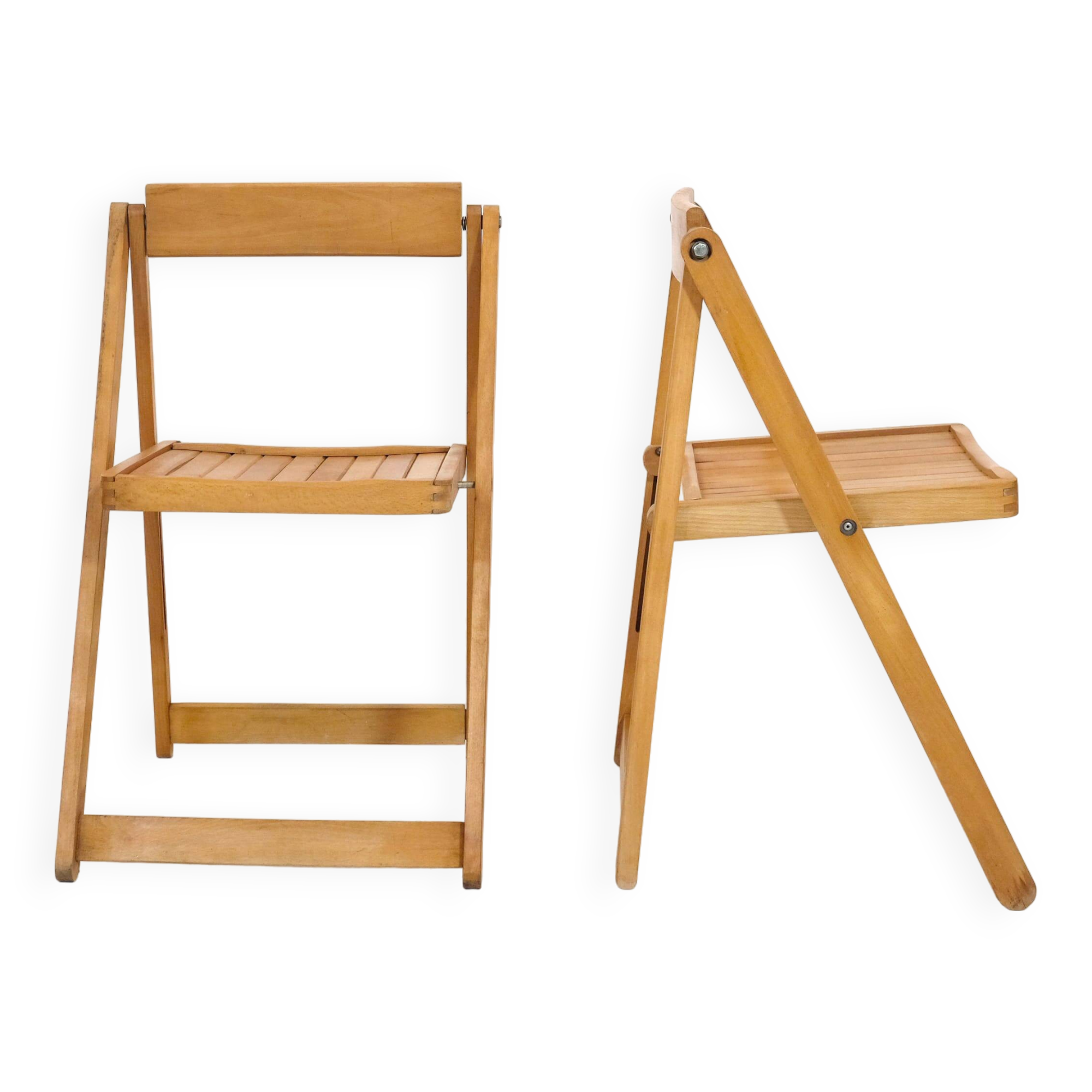 Pair of wooden folding chairs from the 80s.