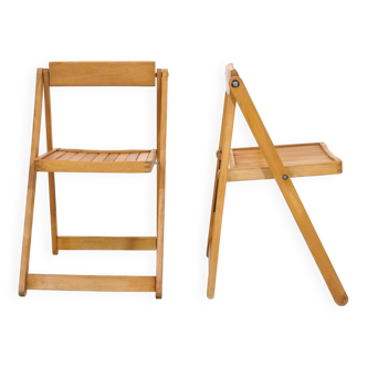Pair of wooden folding chairs from the 80s.