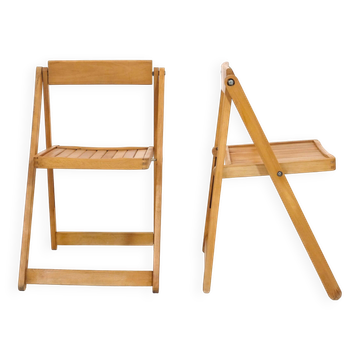 Pair of wooden folding chairs from the 80s.