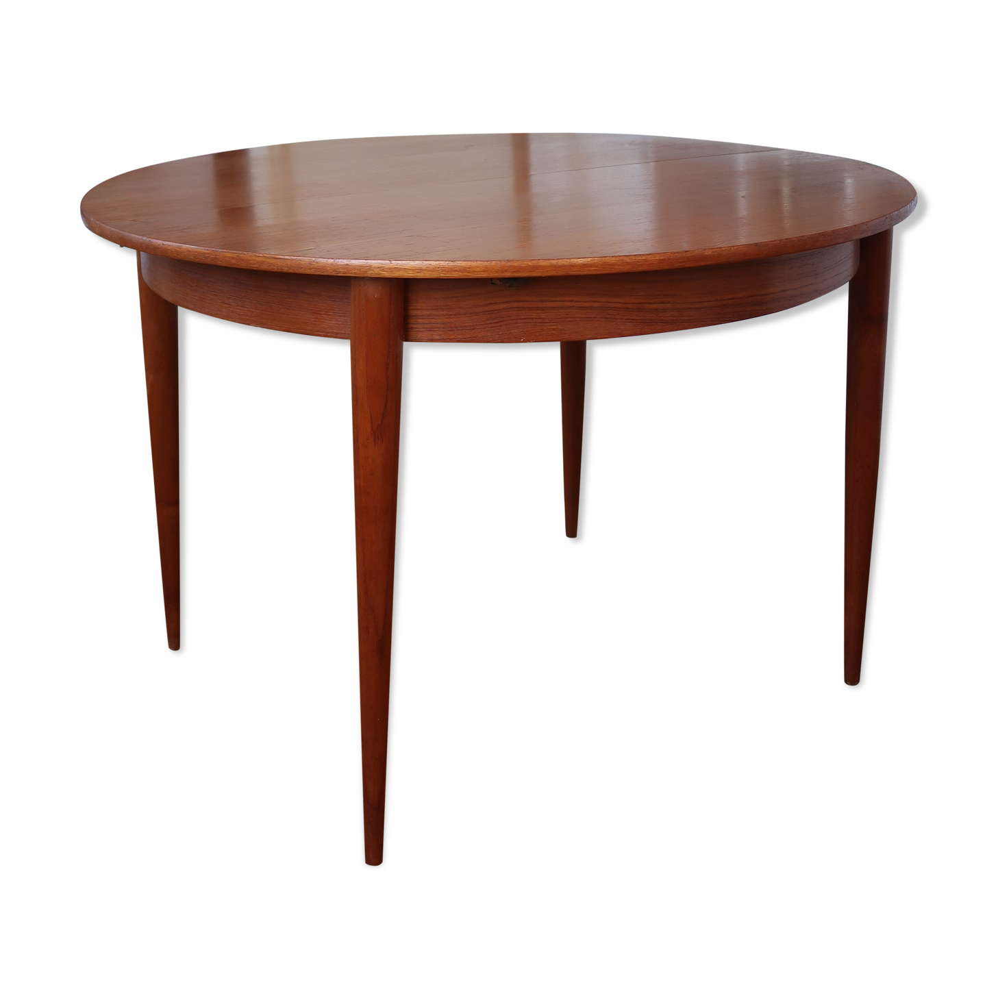 Expandable Scandinavian roundtable