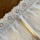 Paire taies d oreiller broderie anglaise.