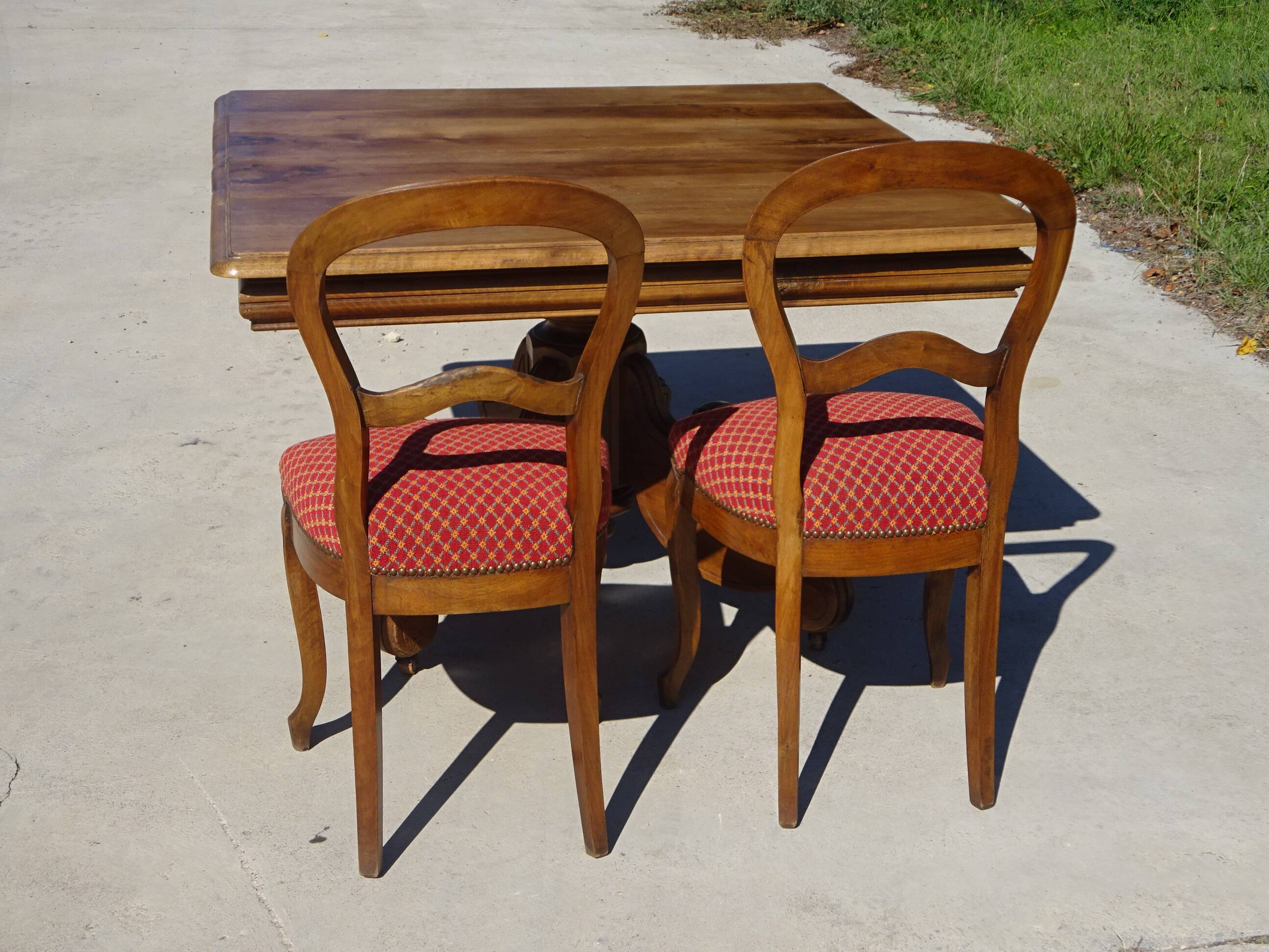 Square dining table, central leg, seats 8