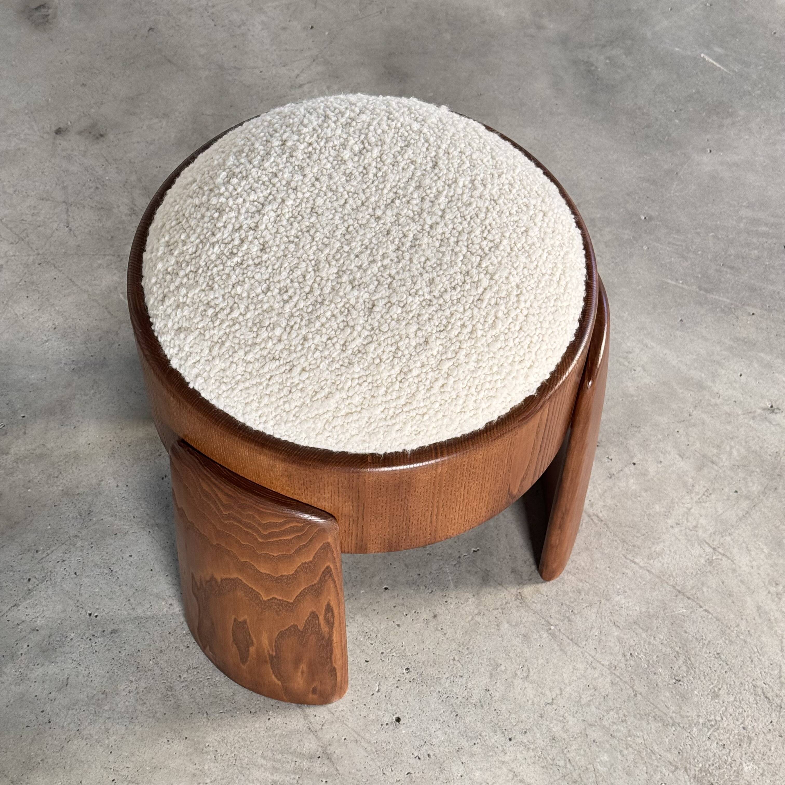 Tabouret en frêne et tissu bouclé Dedar Milano par Forme, Italie
