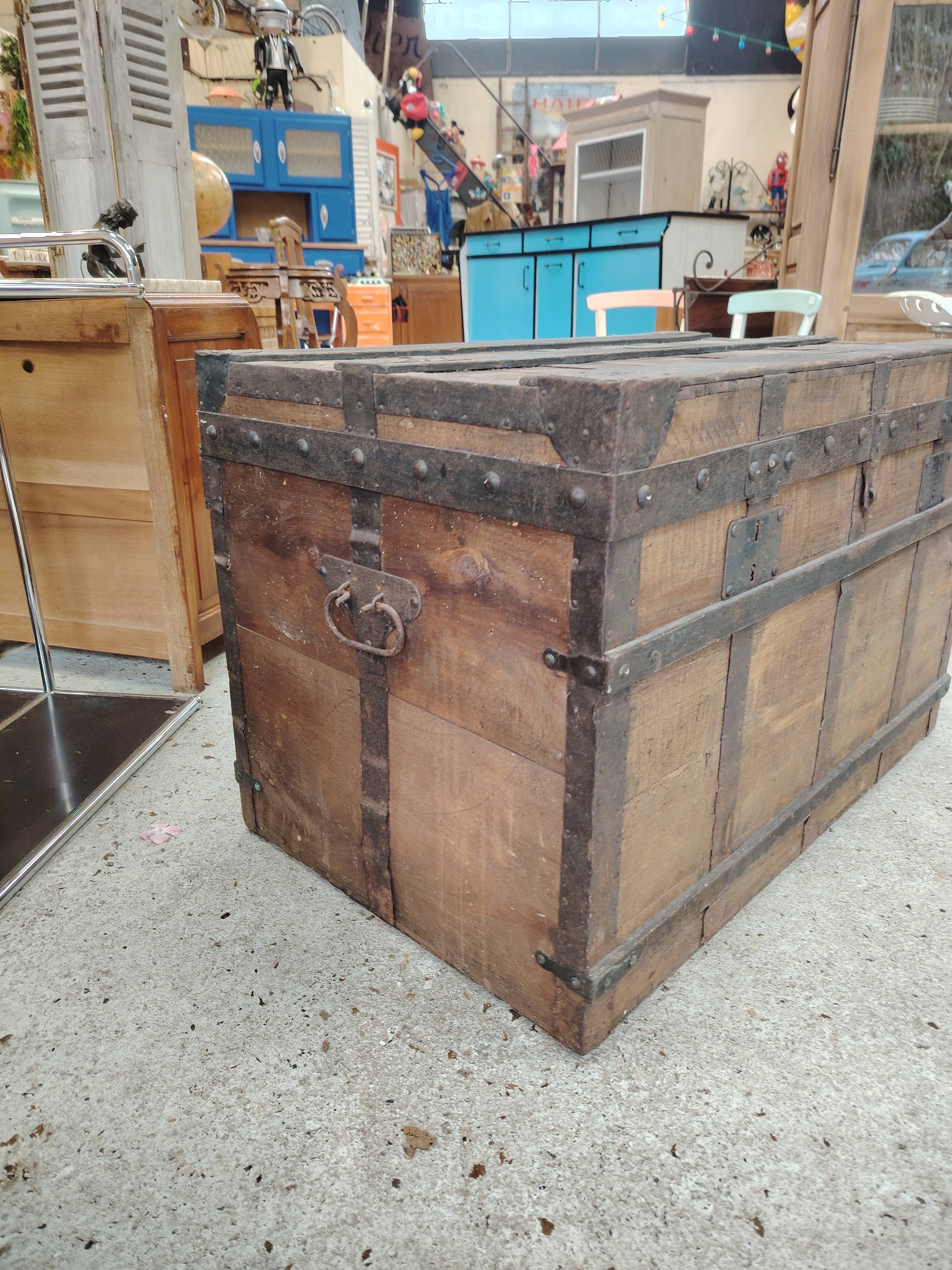 Large Vintage Travel Trunk - Locksmith Léopold Habert – 1920