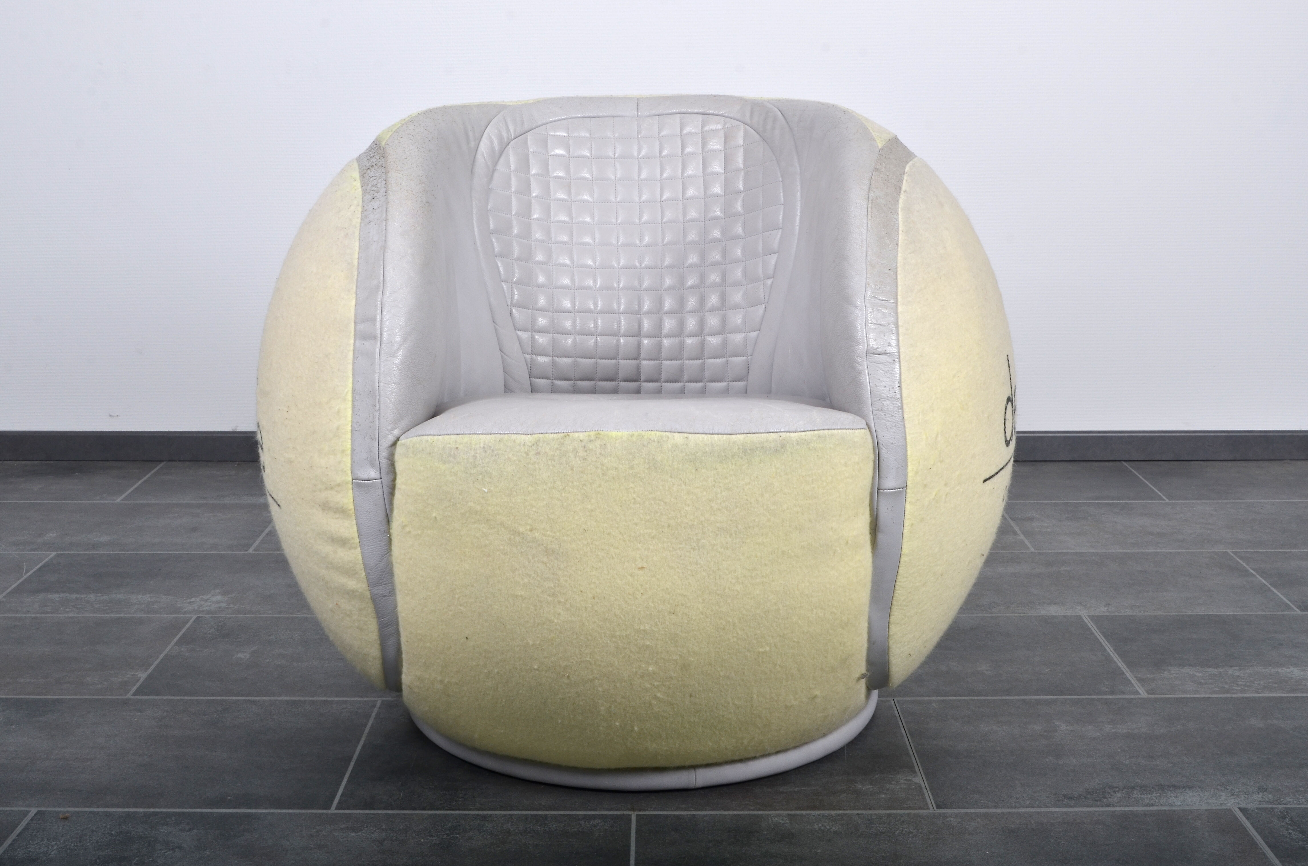De Sede DS9100 tennis ball chair with chaor