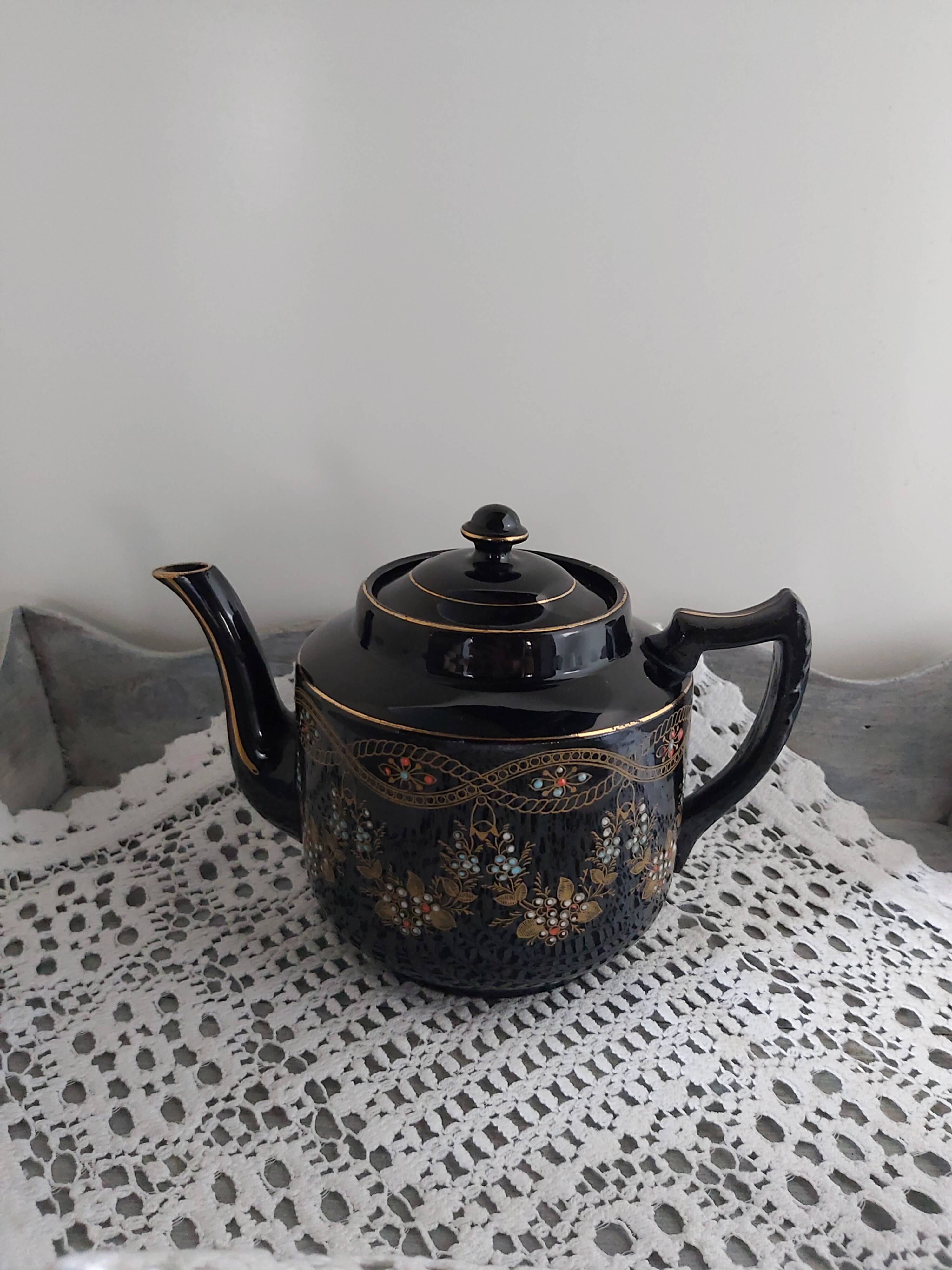 English porcelain teapot garland pattern