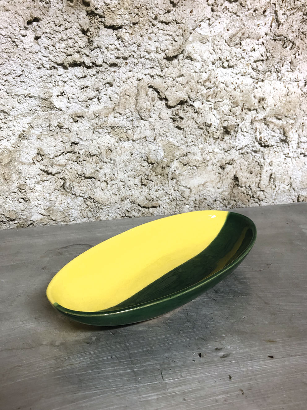 Two-tone ceramic cup