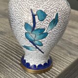 2 Asian vases