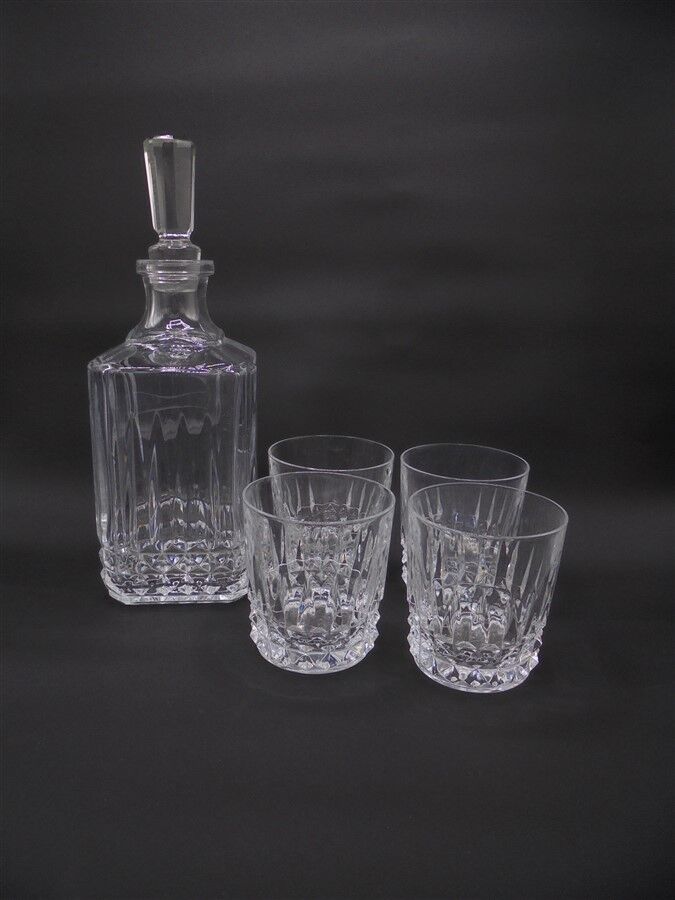 Service in crystal whisky