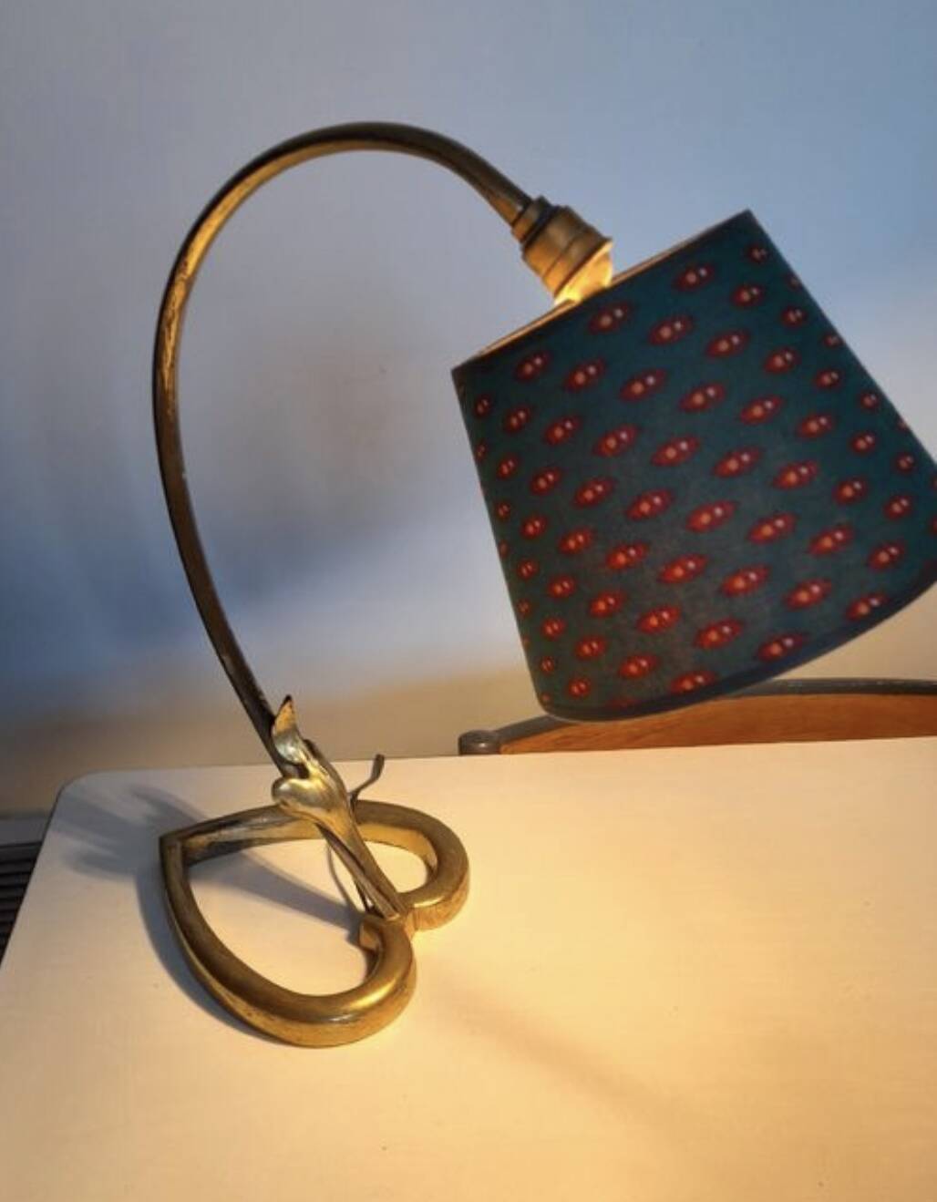 Vintage heart-shaped desk lamp