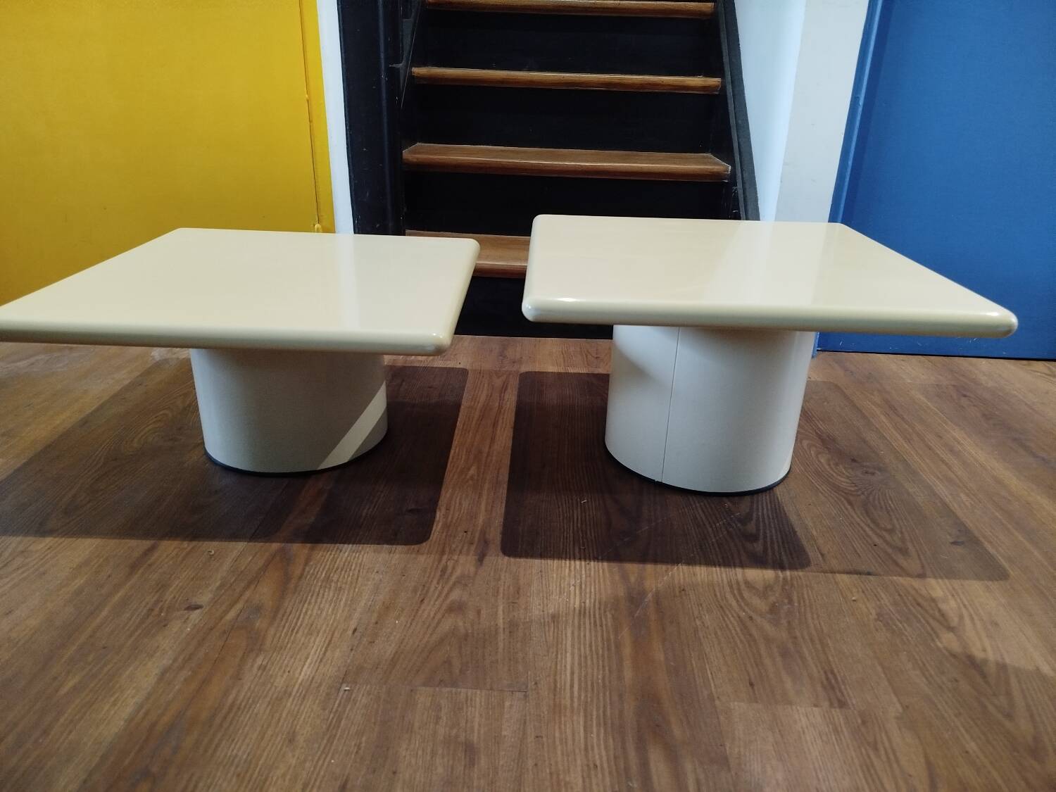 Vintage design nesting tables – lacquered wood & metal