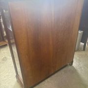 Vitrine de style classique en bois