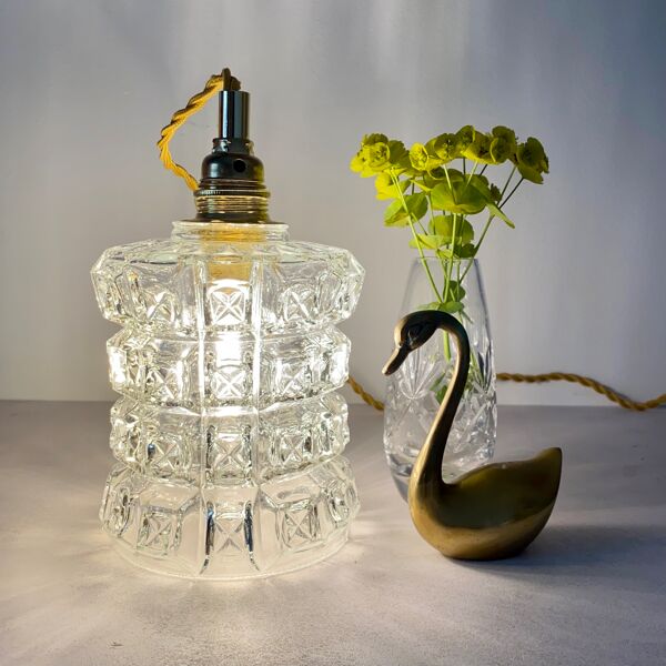 Suspension tulipe vintage en verre moulé