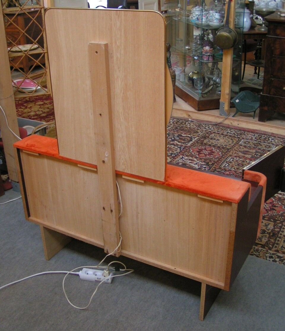 Coiffeuse années 70