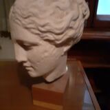 Statuette