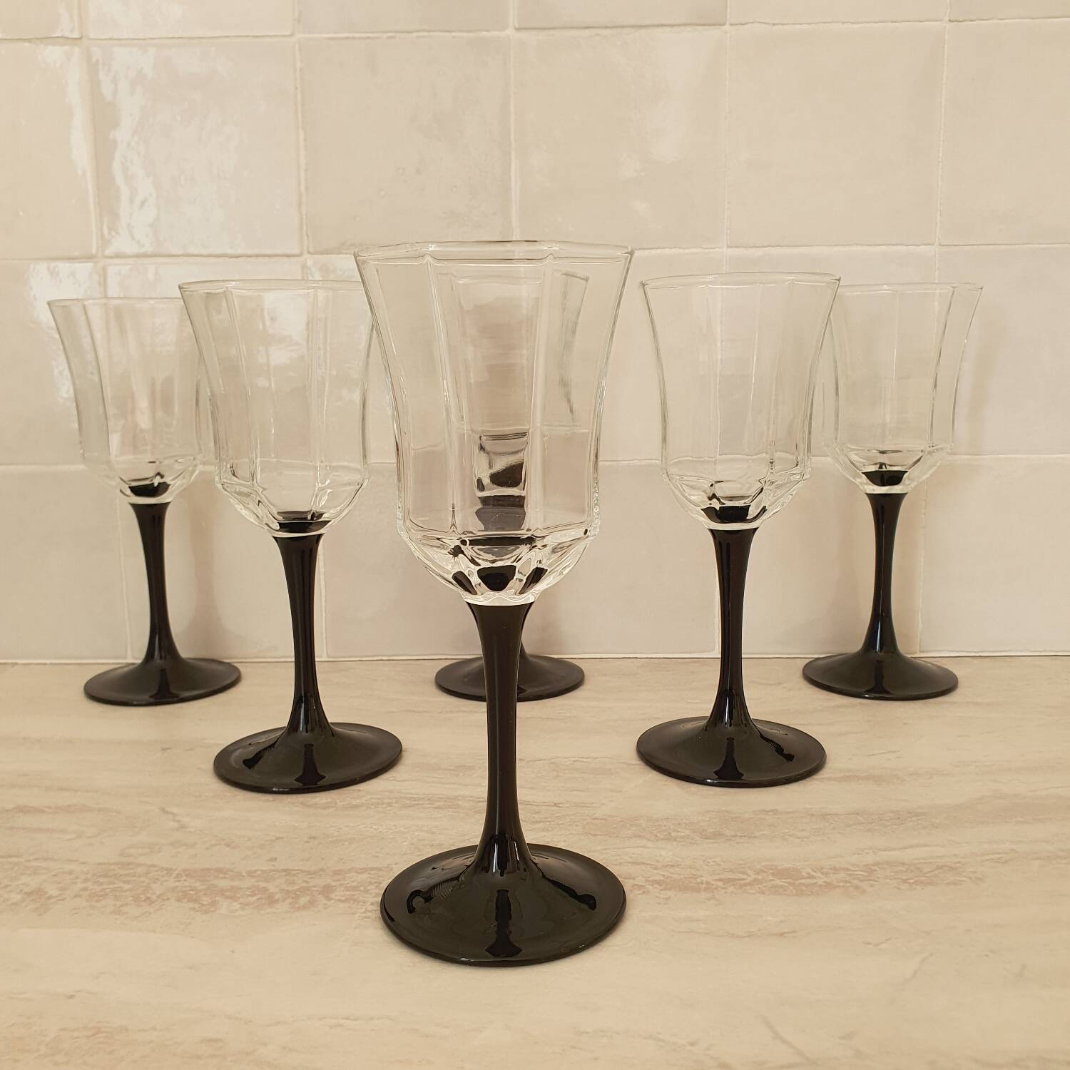 6 Octime octagonal black-footed wine glasses