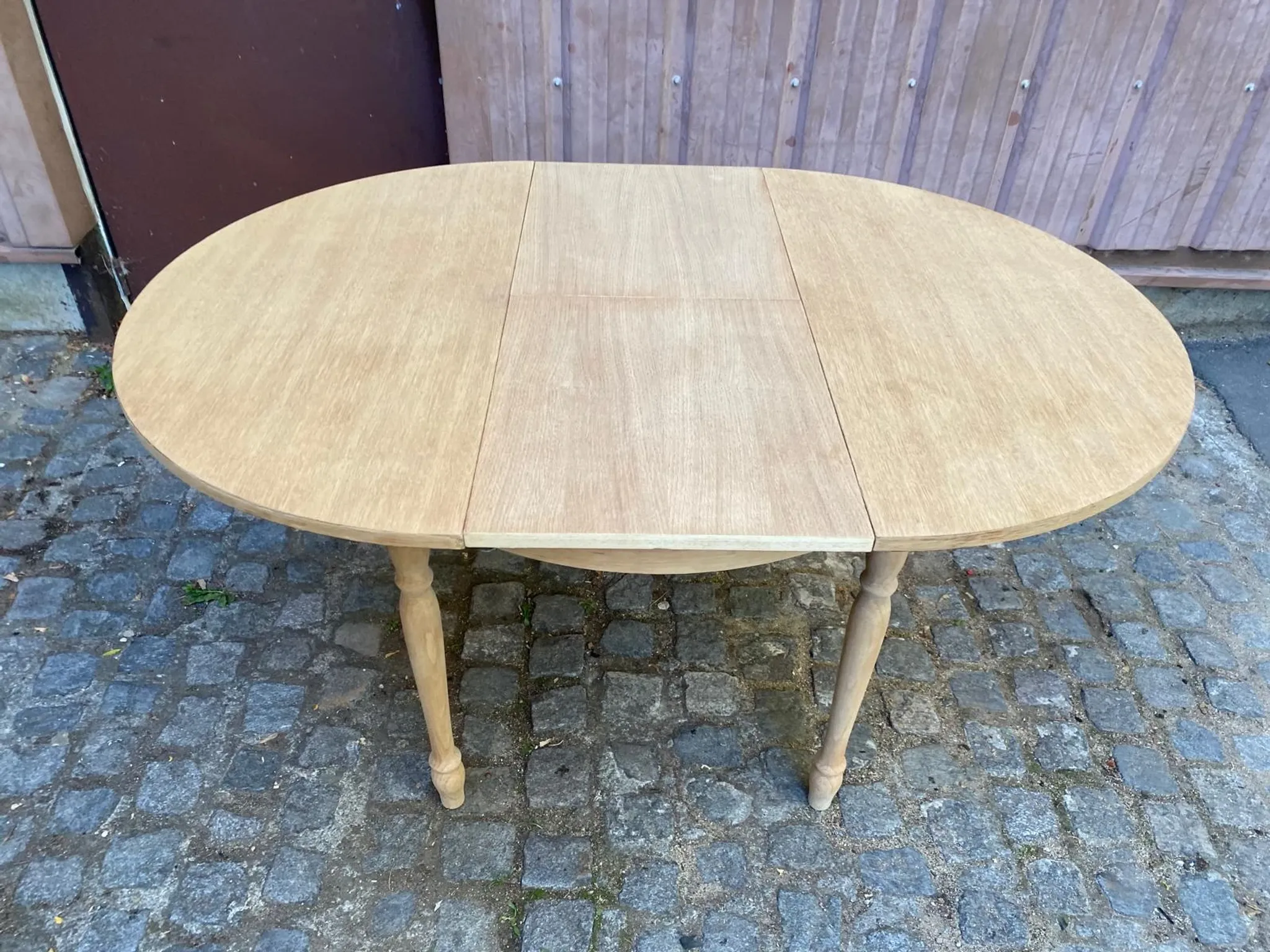 Round extendable dining table Louis Philippe stripped in oak 1960 100cm