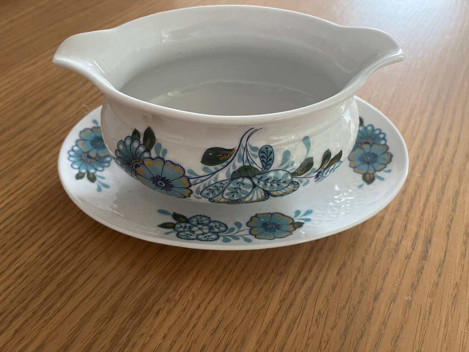 Porcelain sauce boat