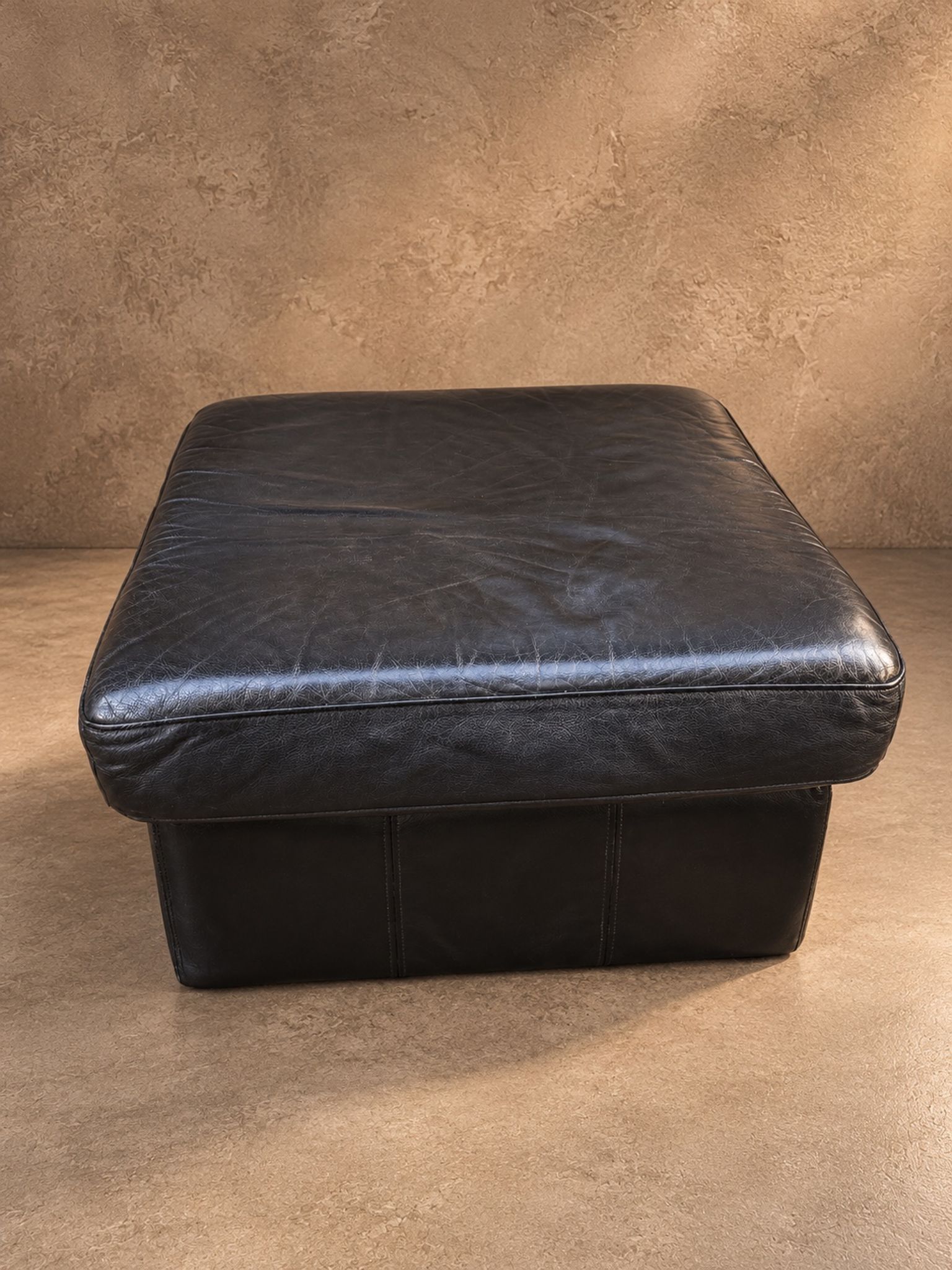 Leather armchairs and matching pouf, Italy, circa 1980