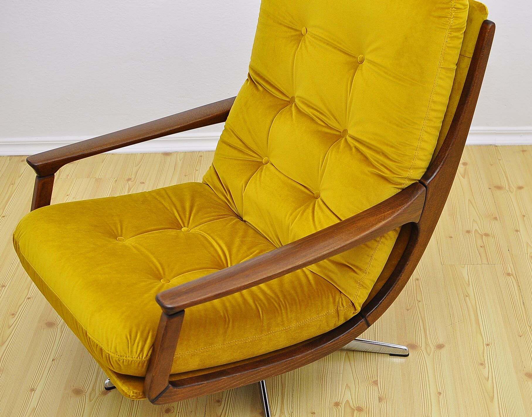Fauteuil pivotant en velours, années 1970