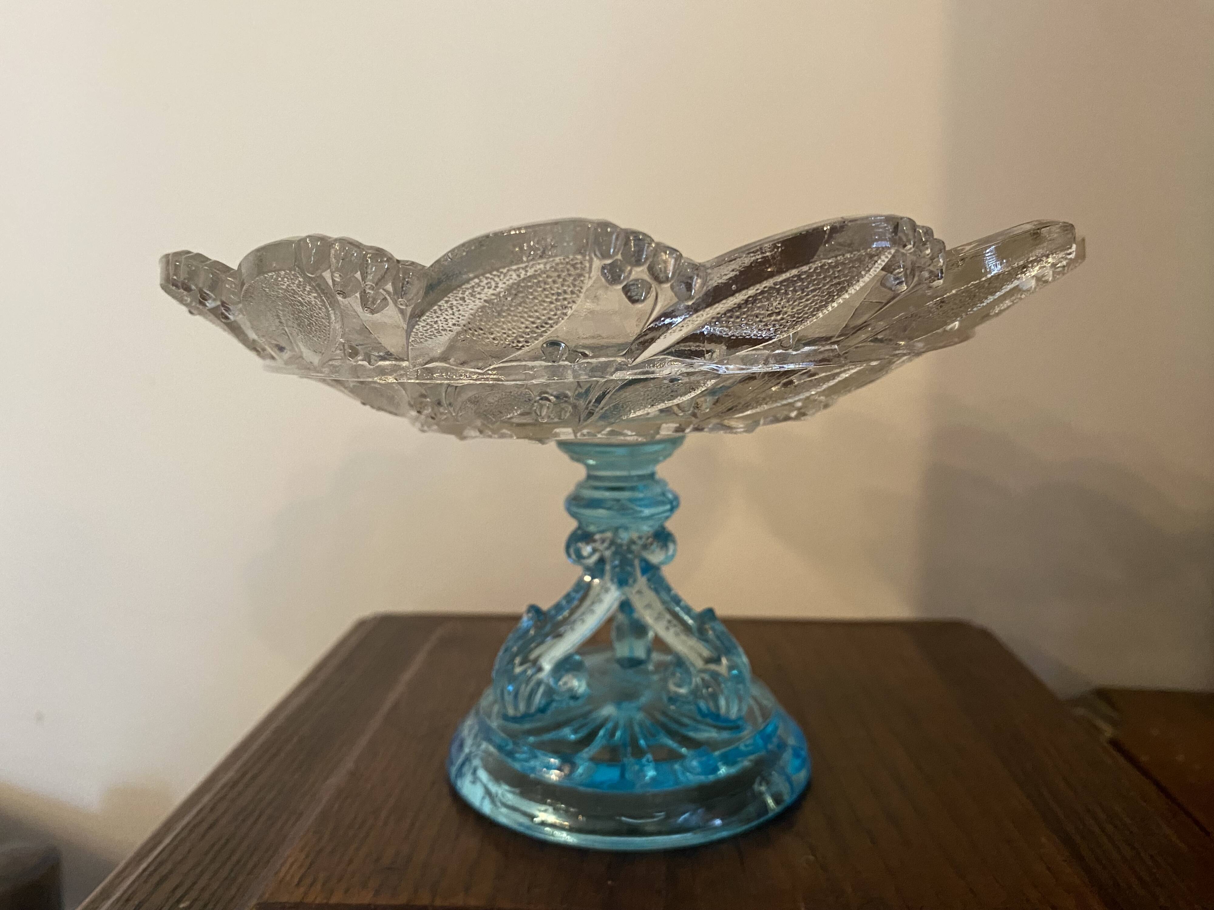 Compotier bicolore en verre moulé