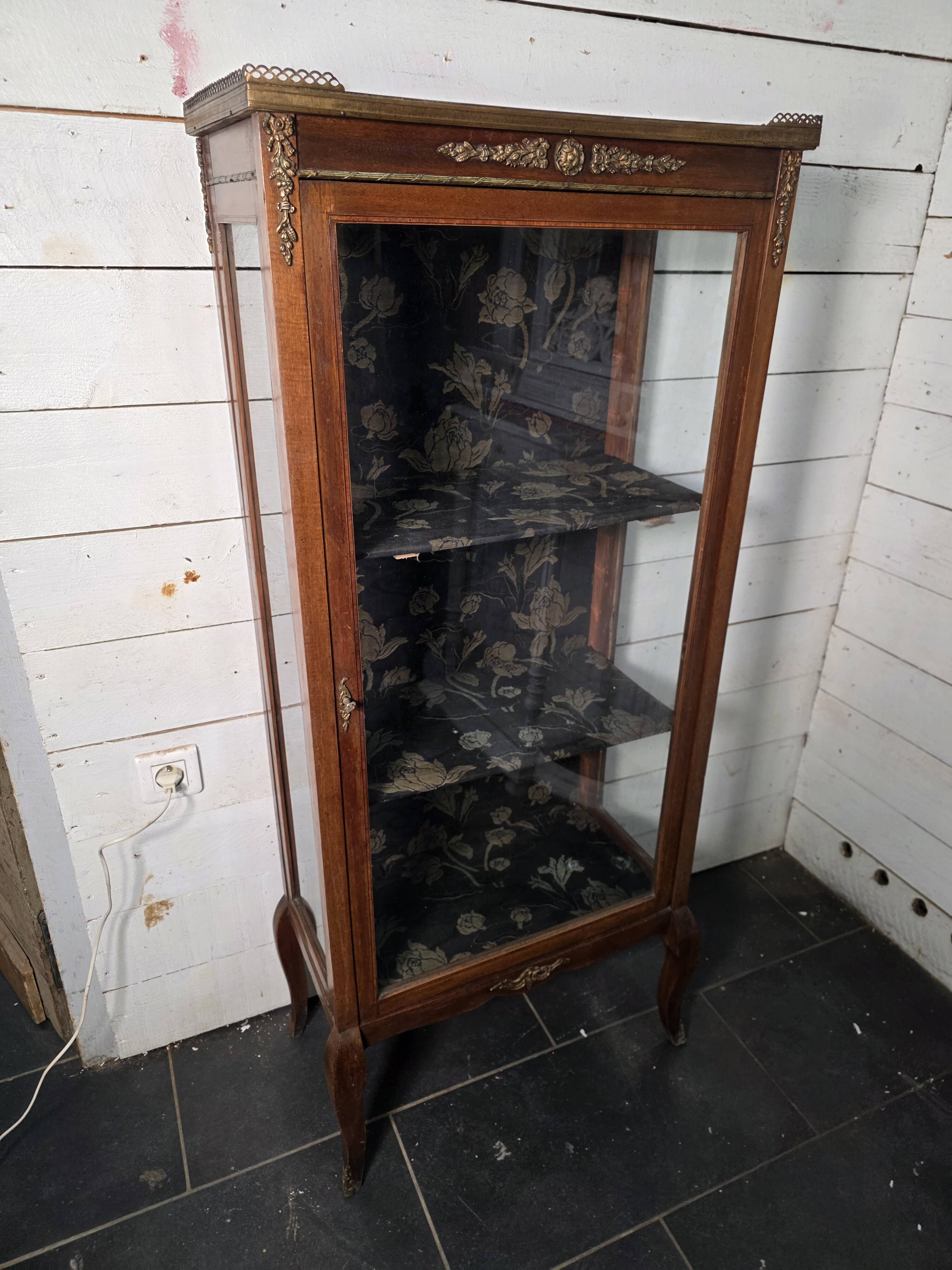 Vitrine ancienne style transition Louis XV-Louis XVI en Acajou