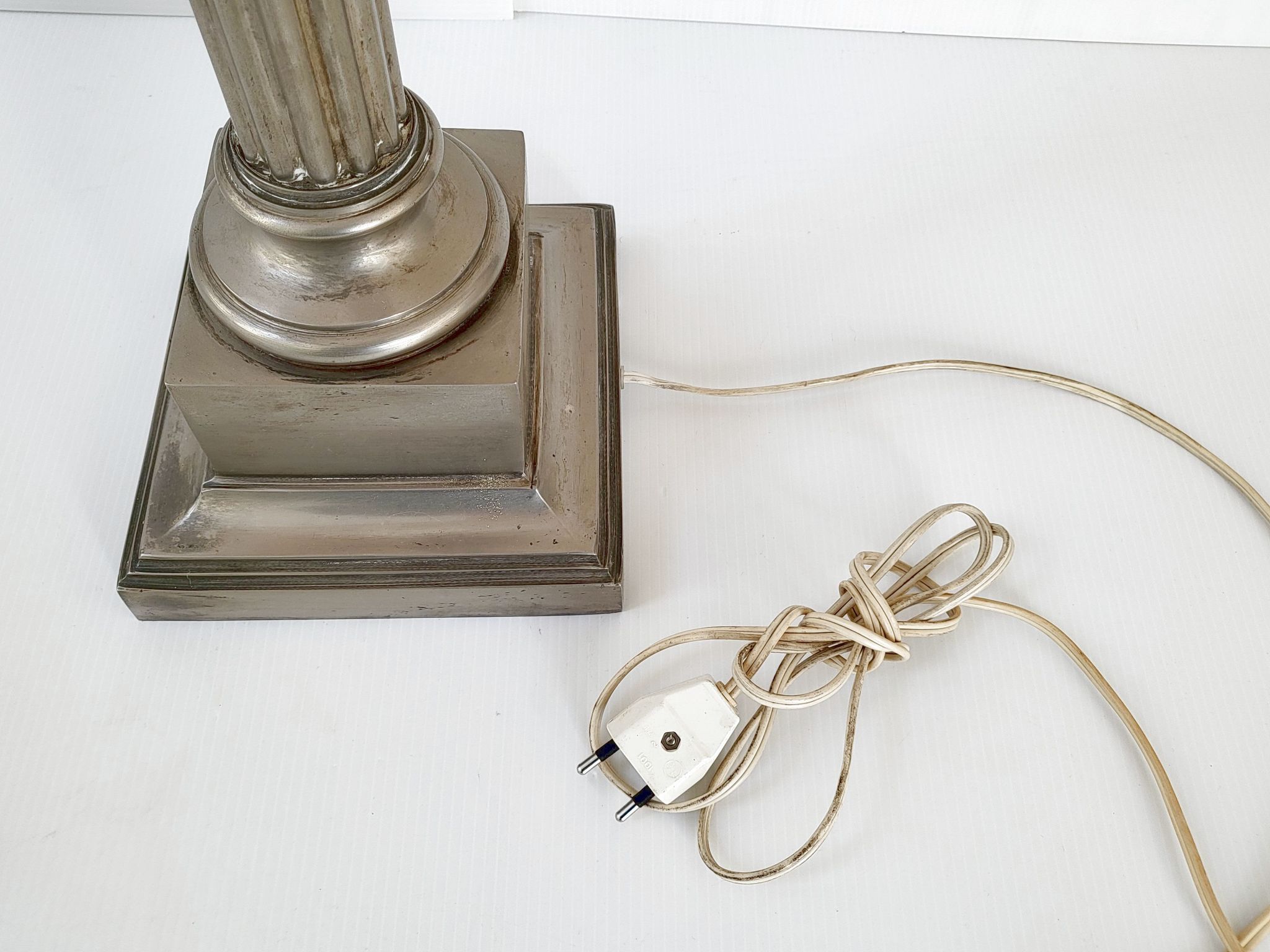 Lampe colonne ionique vintage 1970