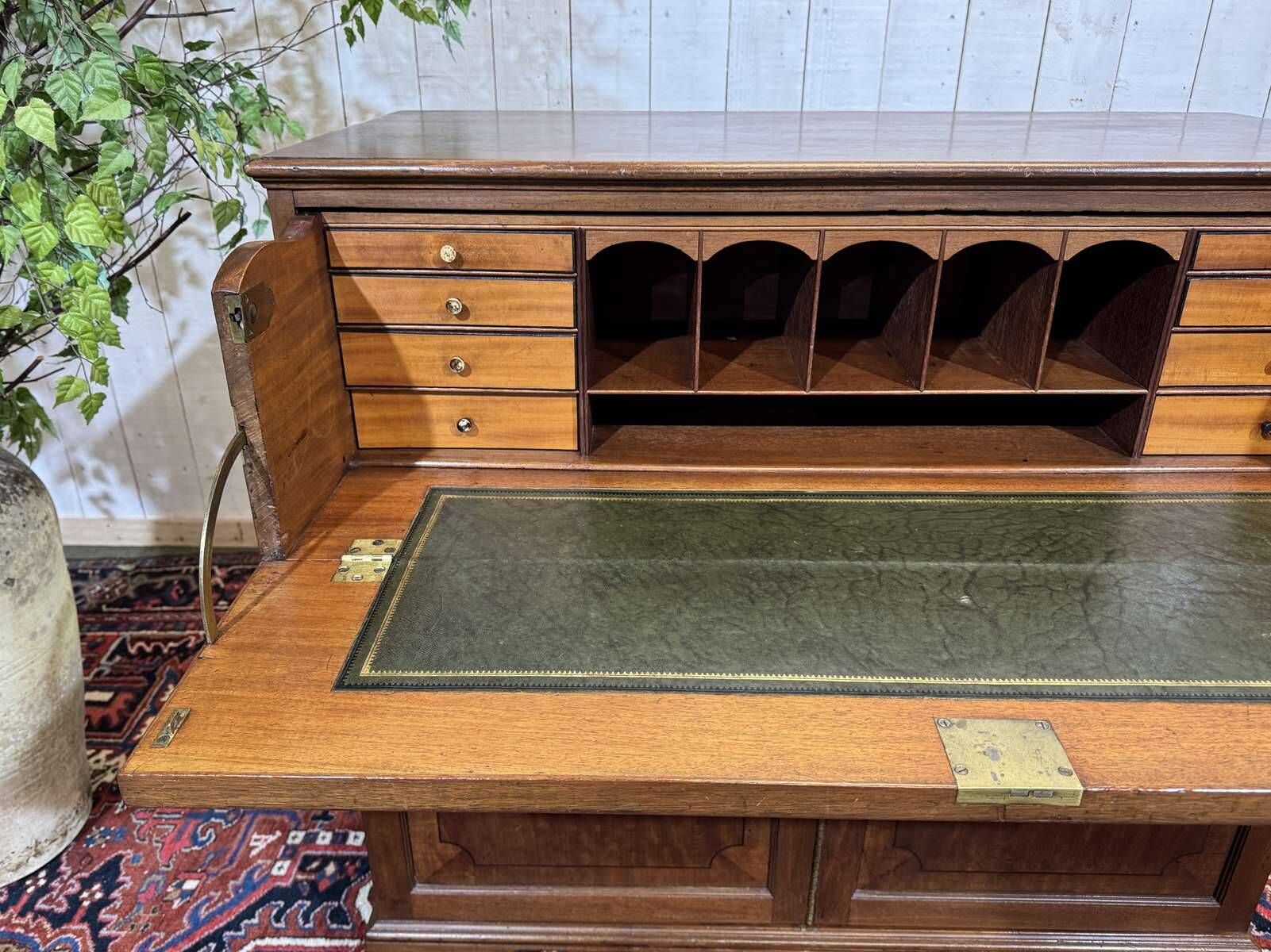 Commode secrétaire anglaise 19ème en acajou