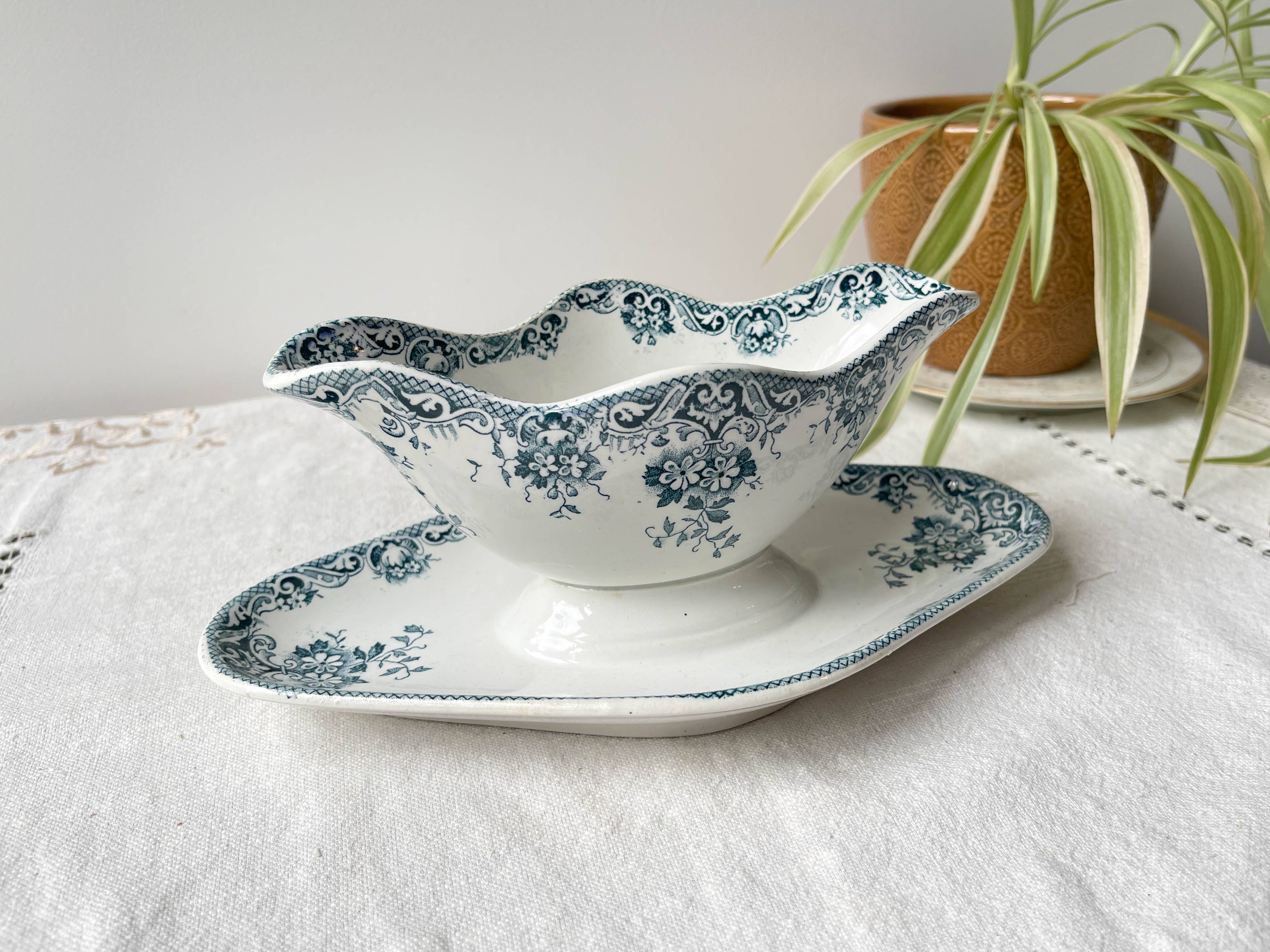 Vintage gravy boat Terre de fer French floral pattern