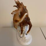 Hunting porcelain