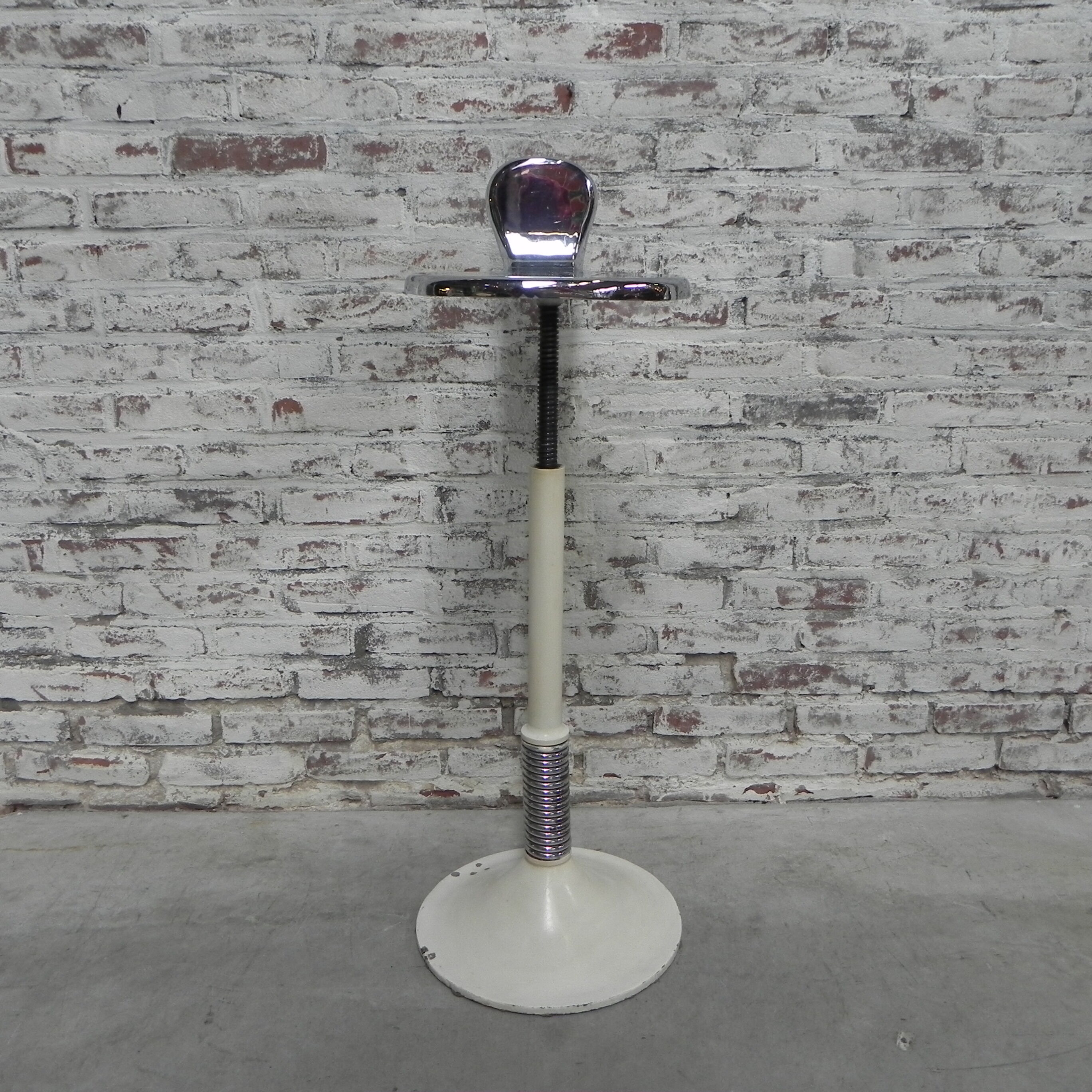 Industrial dentist stool