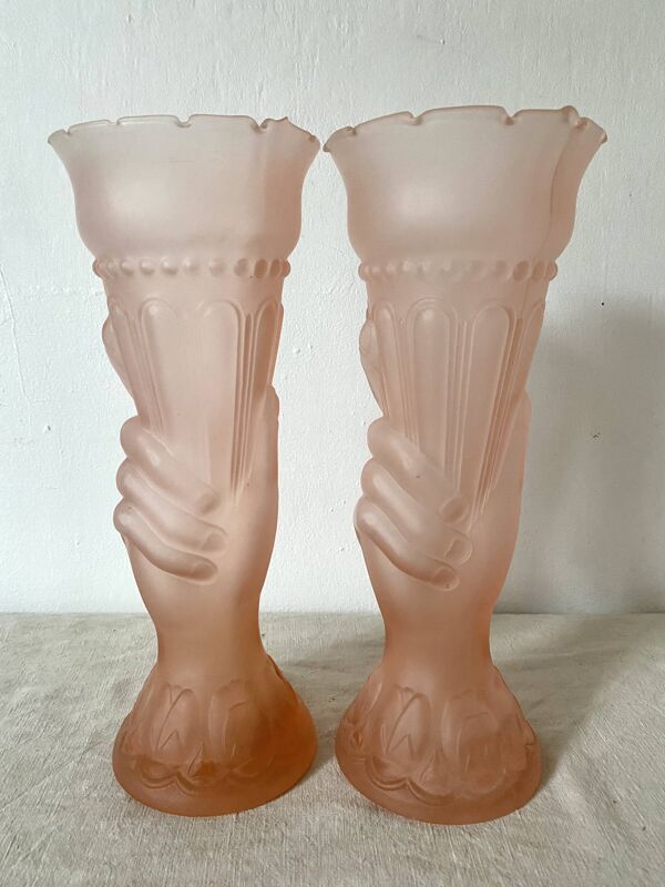 Paire de vases flambeau en verre dépoli rose , main , art déco