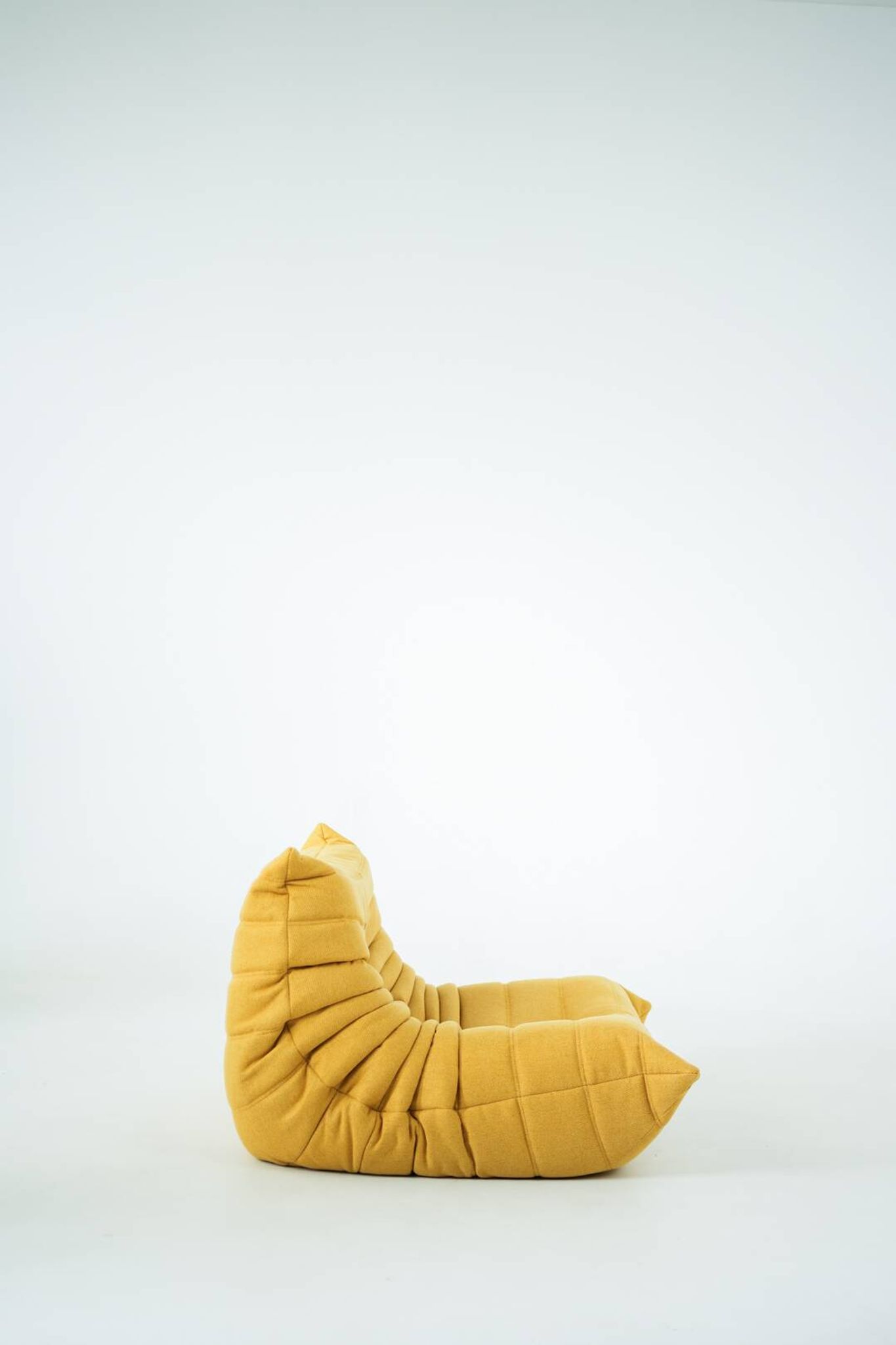 Ensemble de chaise et pouf Togo en tweed jaune