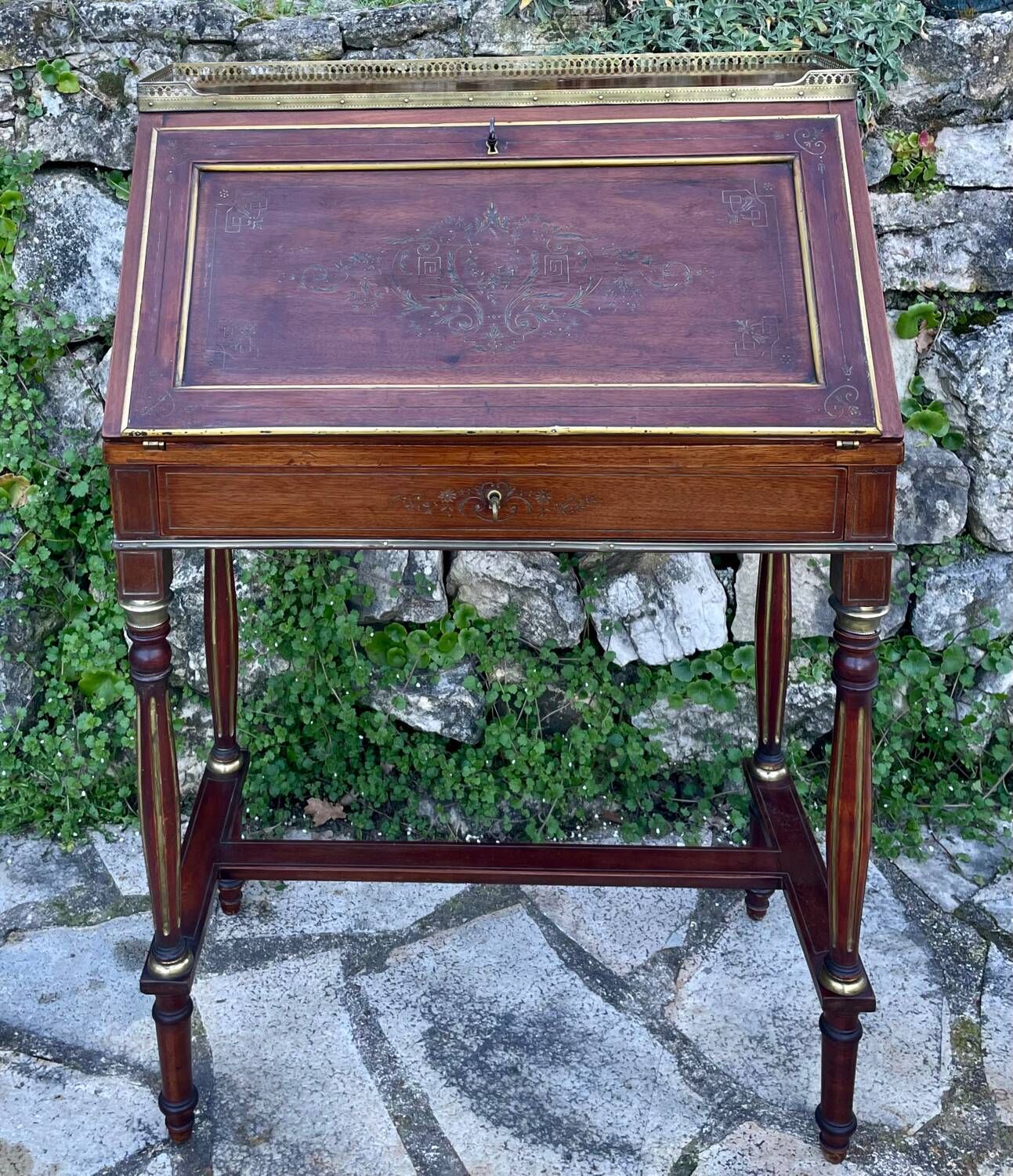 Small lady's secretary in mahogany and gilded brass from the Napoleon III period.