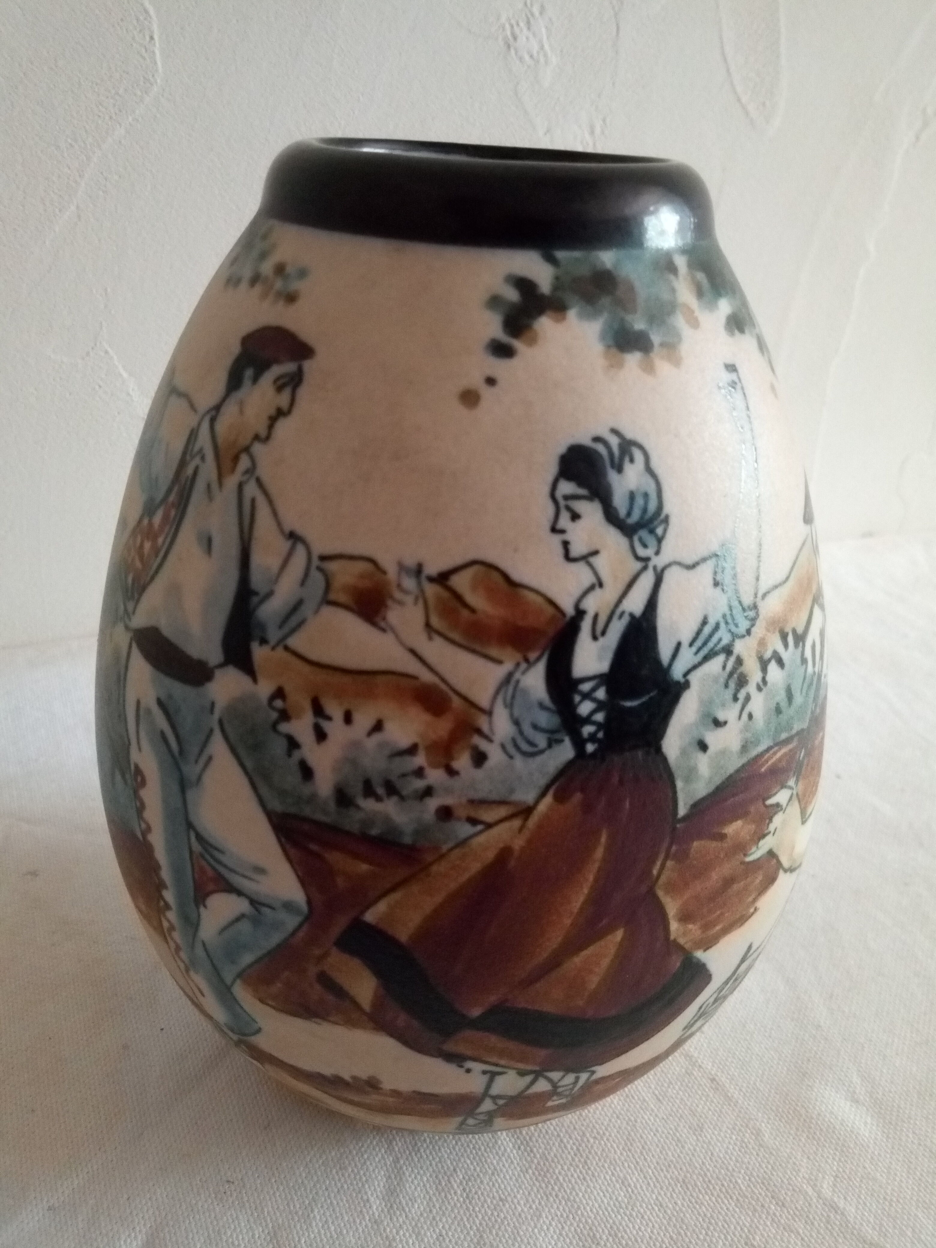 Ciboure sandstone vase by R. Berne.