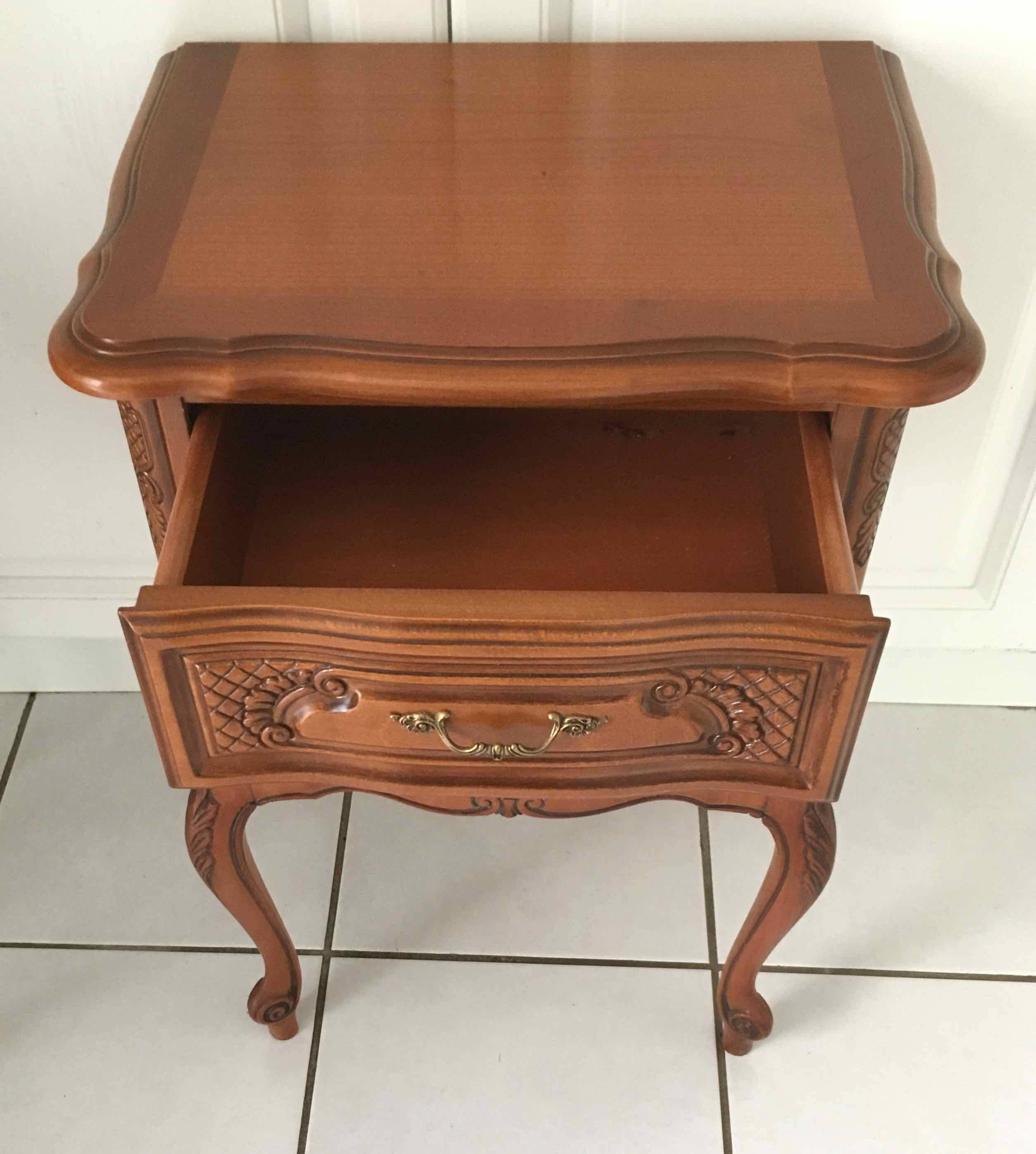 2 Louis XV style bedside tables with drawers and cabriole legs, 1960
