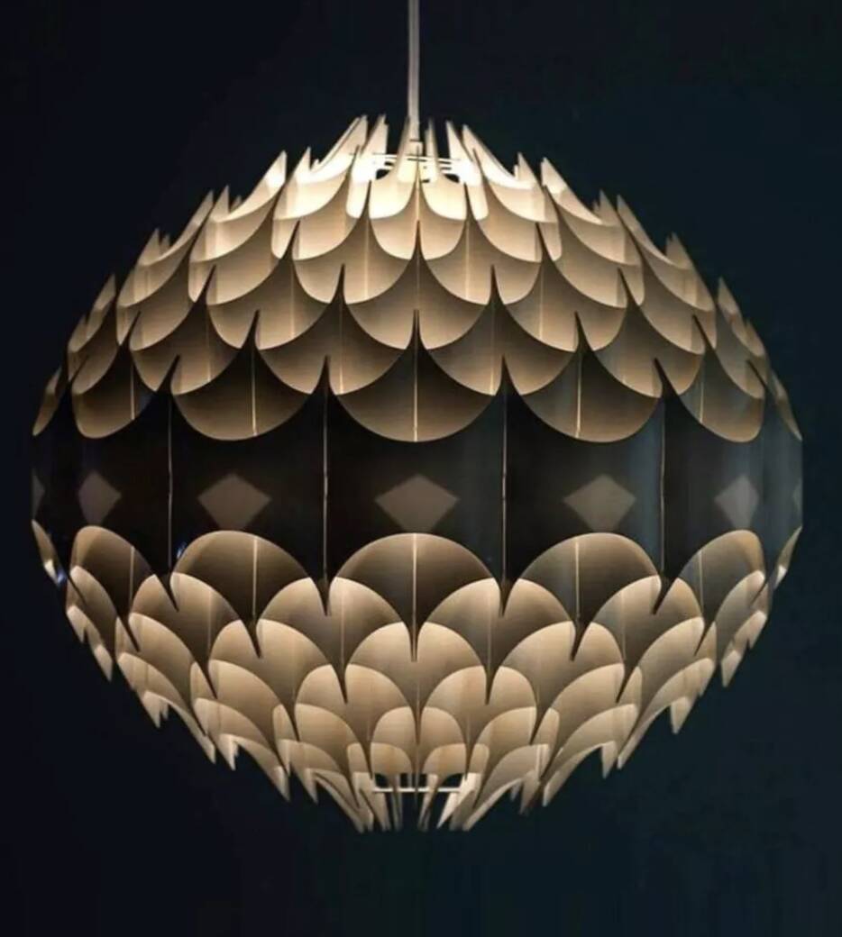 Suspension globe sculptural rhytmic par H.Milanda, design scandinave 1970