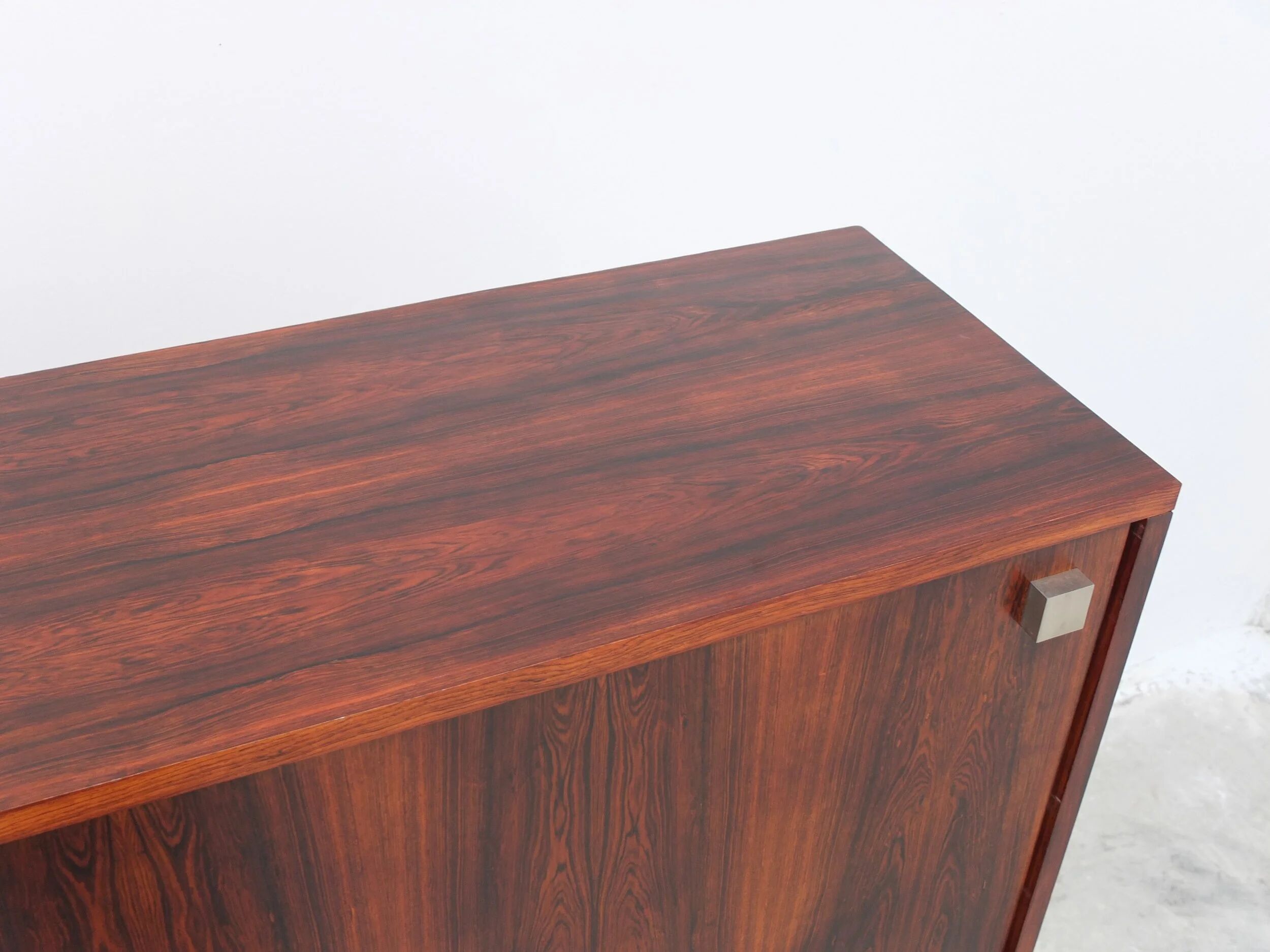 Cabinet en palissandre avec portes coulissantes par Alfred Hendrickx pour Belform, années 1960.