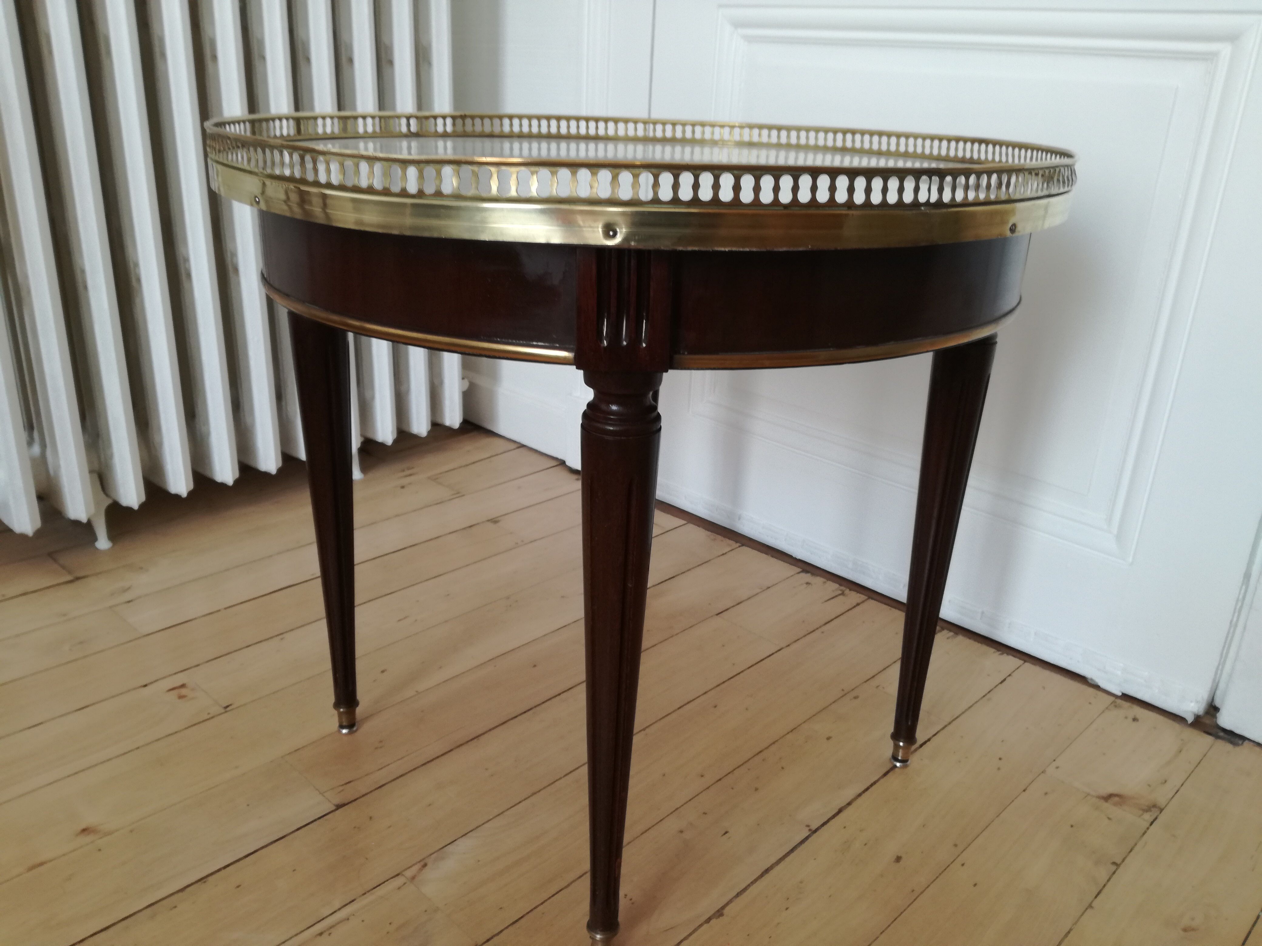 Louis XVI-style hot water table