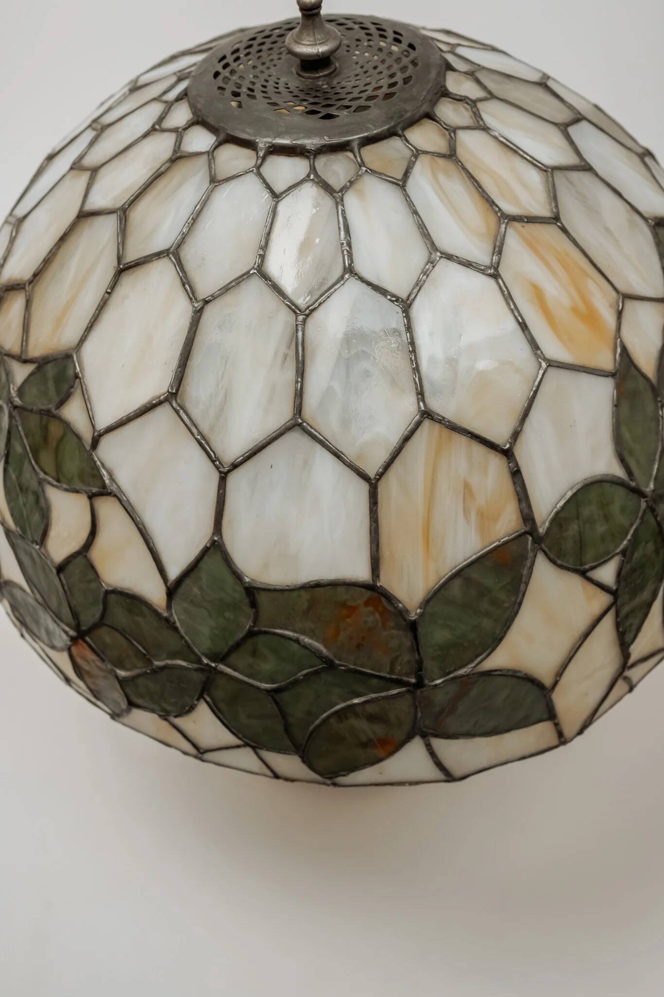 Tiffany-style table lamp with stained glass shade