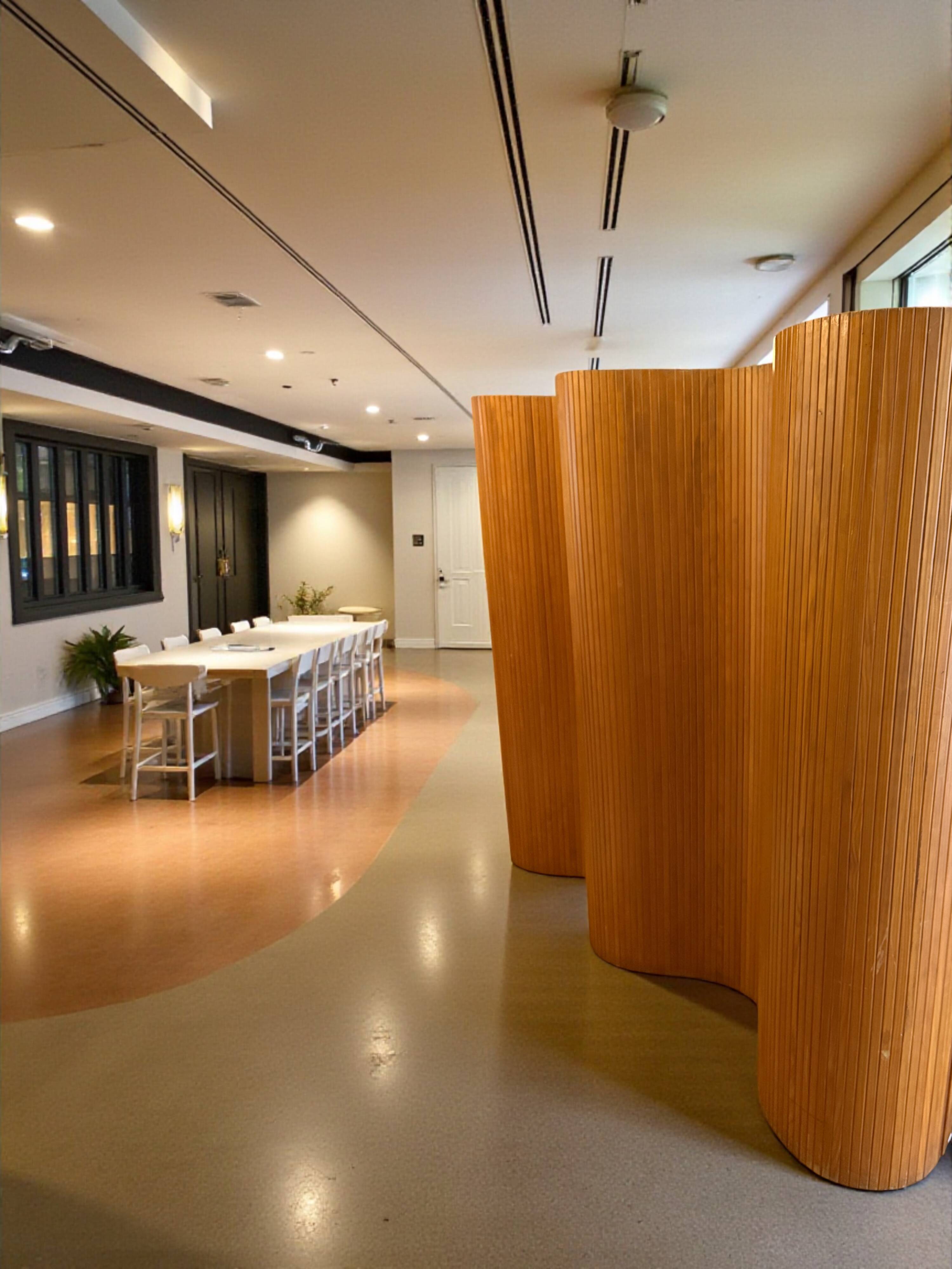 Baumann Sons & Company, large screen made of beech slats circa 1930-1940