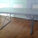 Moment coffee table